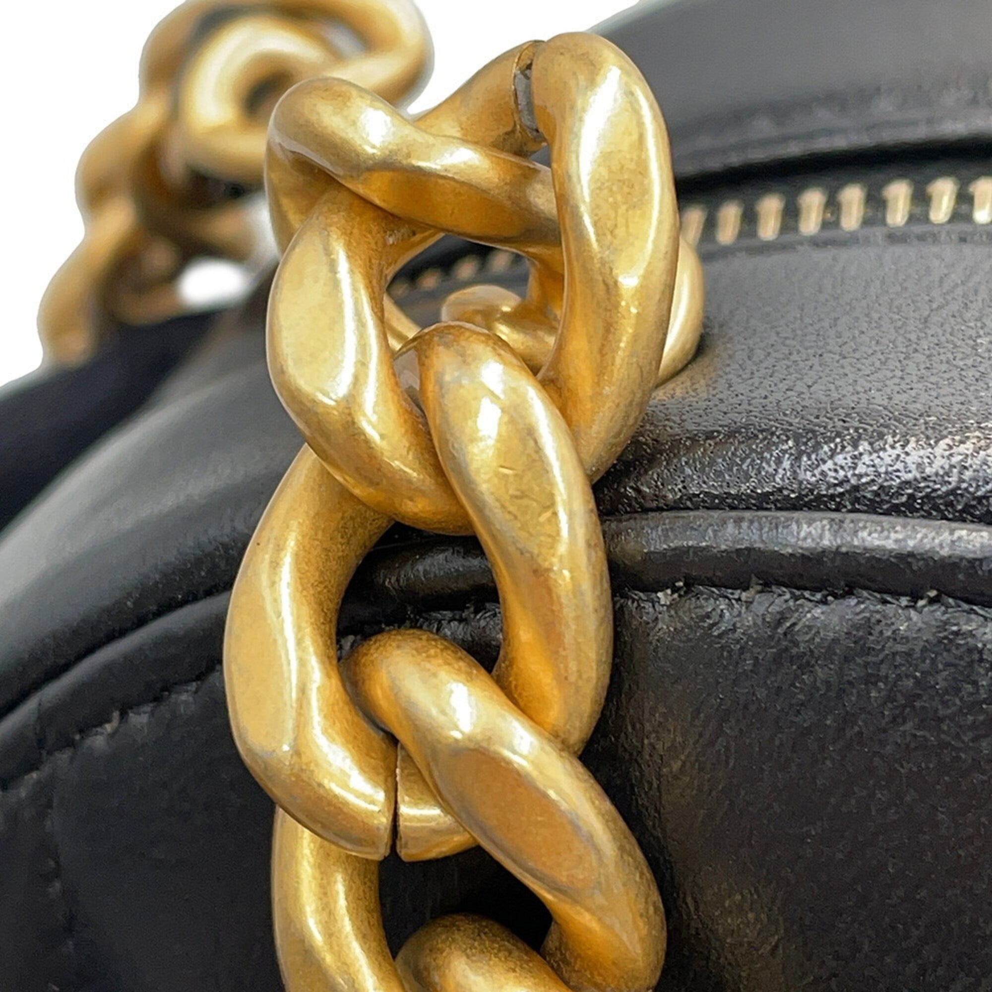 Chanel Matelasse Black Leather Shoulder Bag (Pre-Owned)