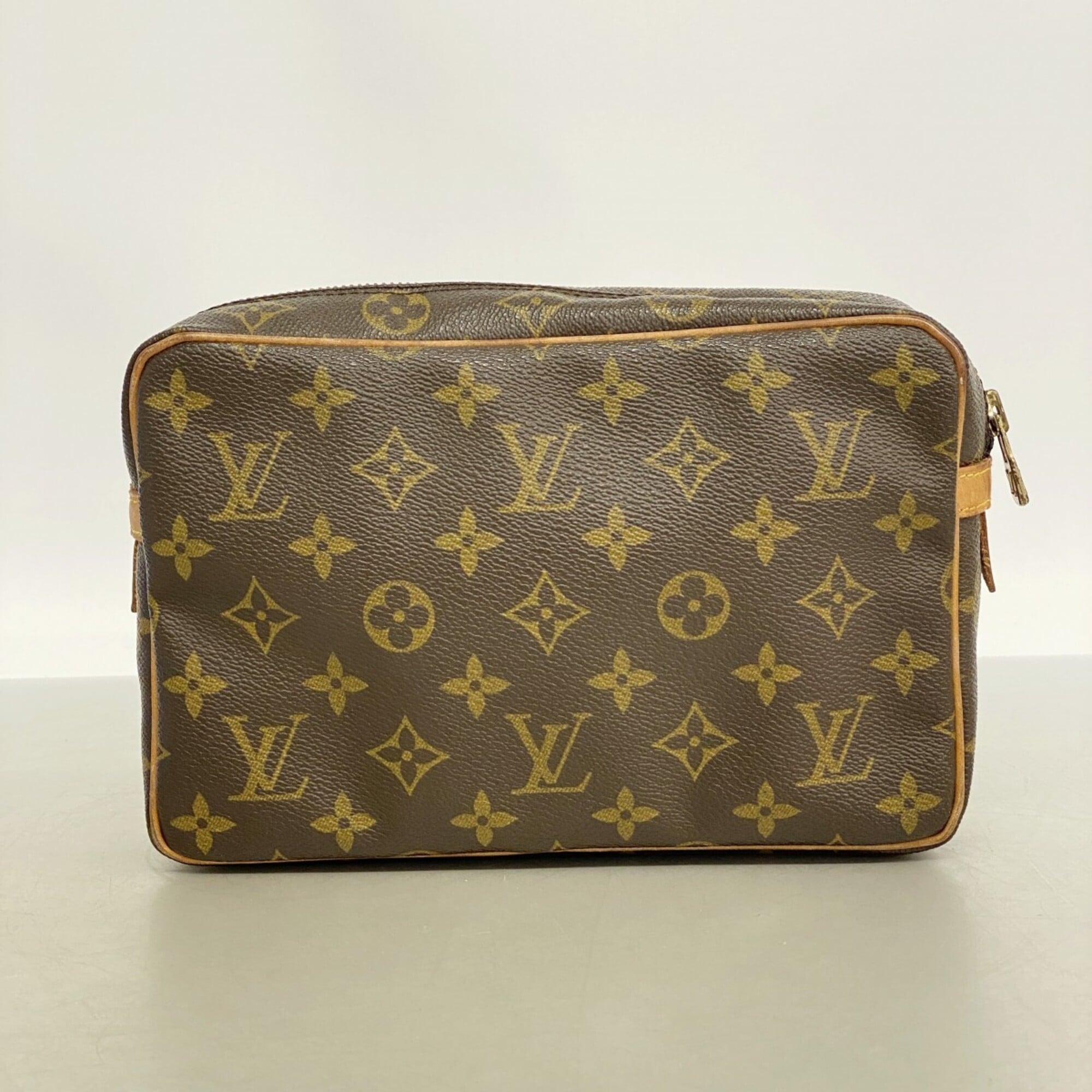 Louis Vuitton Brown Clutch Bag (Pre-Owned)