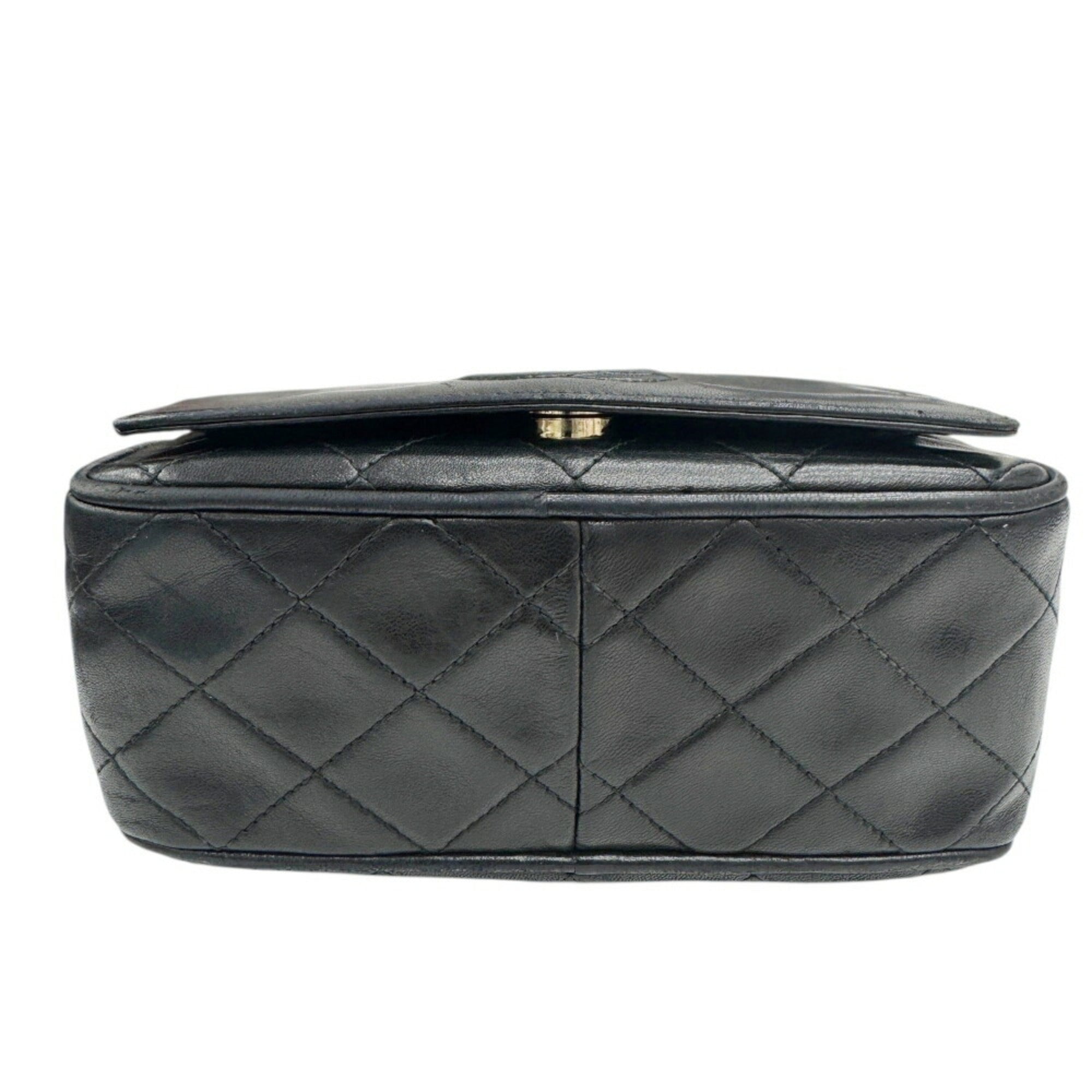 Chanel Black Leather Shoulder Bag (Pre-Owned)