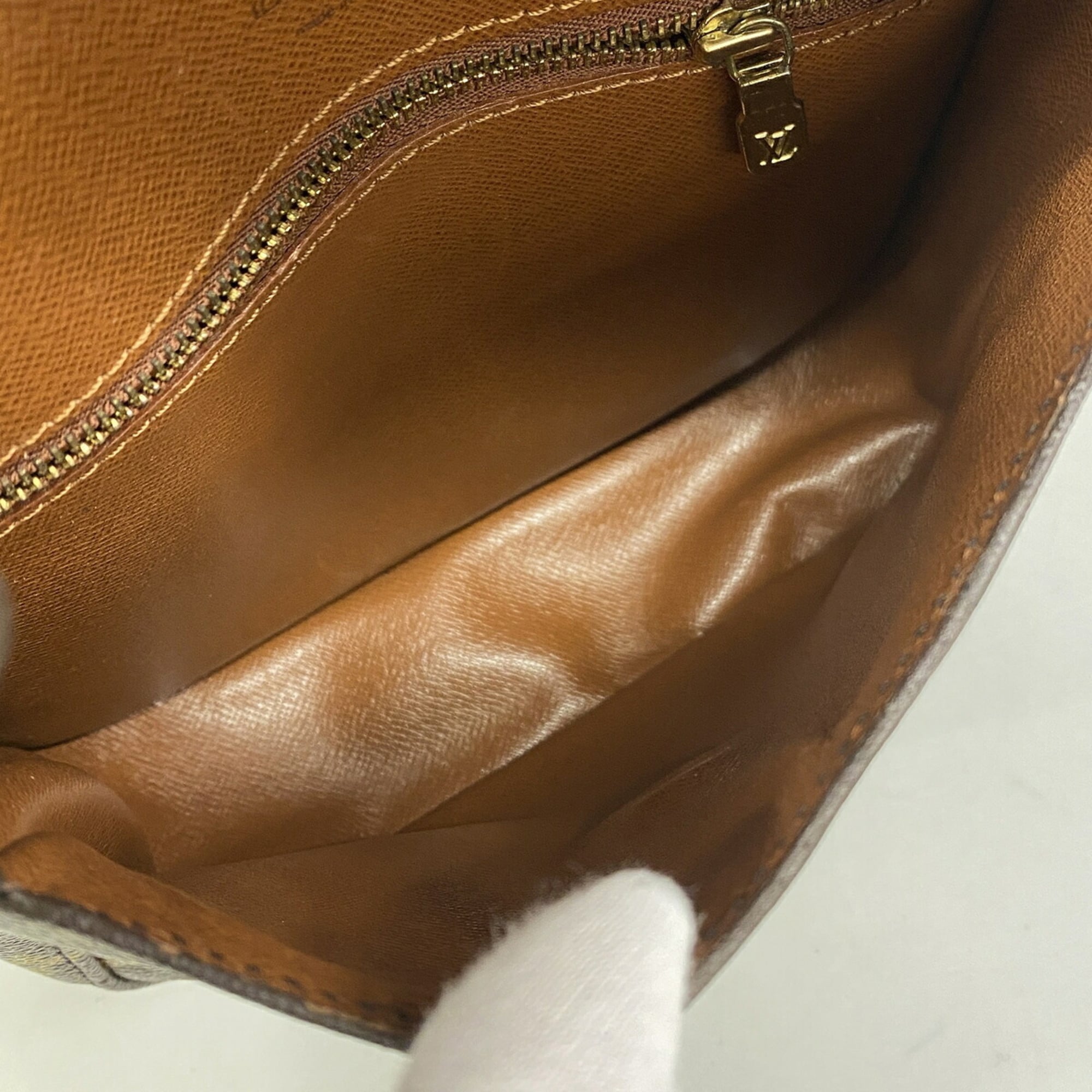 Louis Vuitton Brown Shoulder Bag (Pre-Owned)