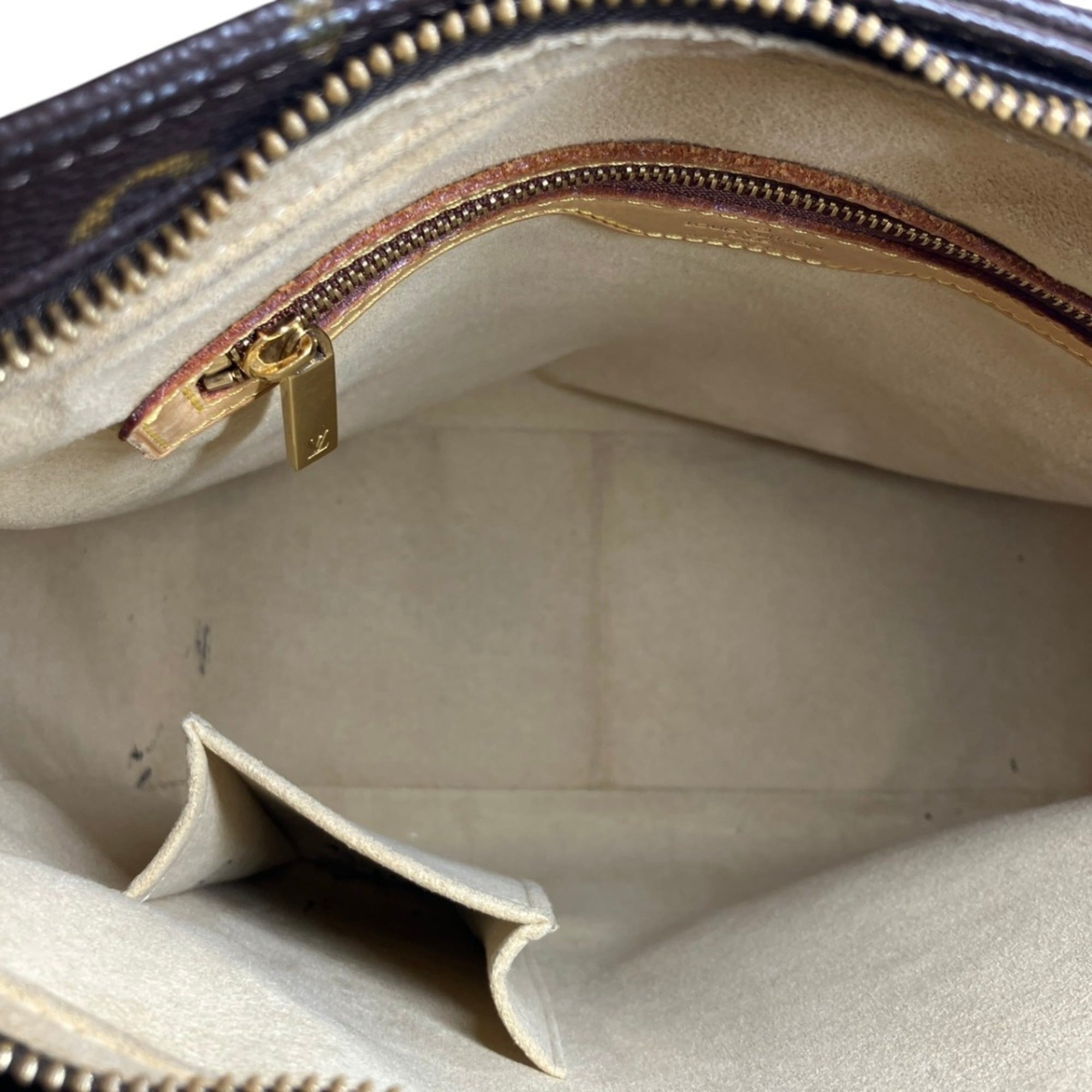 Louis Vuitton Brown Monogram Shoulder Bag (Pre-Owned)
