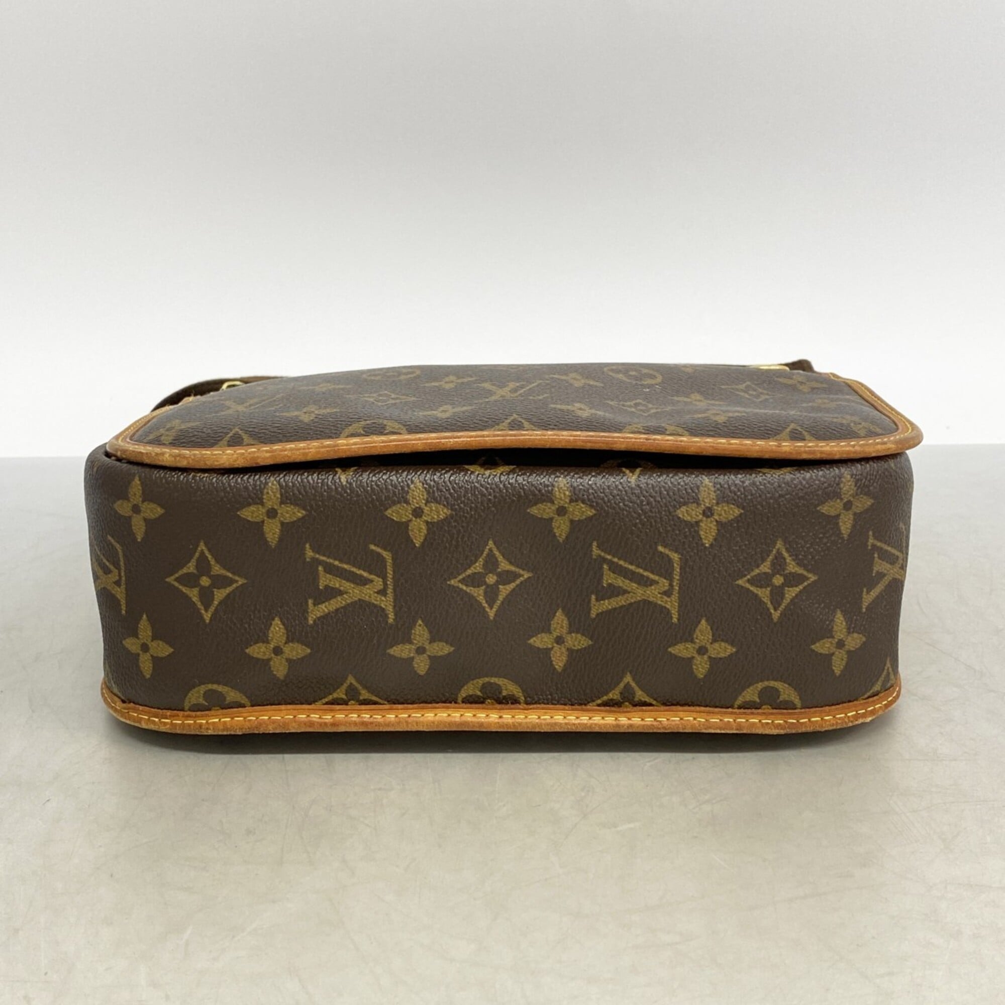 Louis Vuitton Brown Shoulder Bag (Pre-Owned)