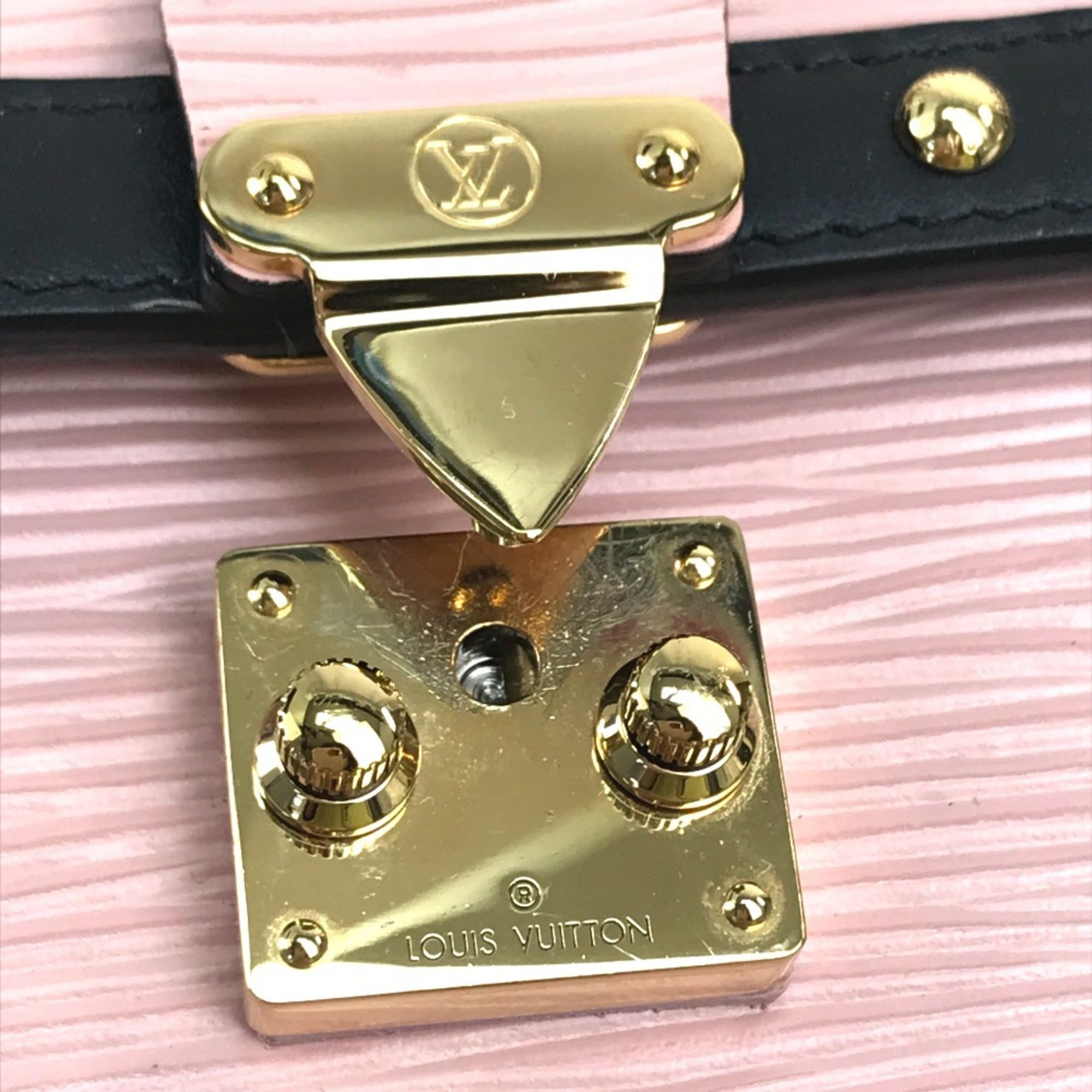 Louis Vuitton Rose Ballerine Epi Leather Pochette Shoulder Bag (Pre-Owned)