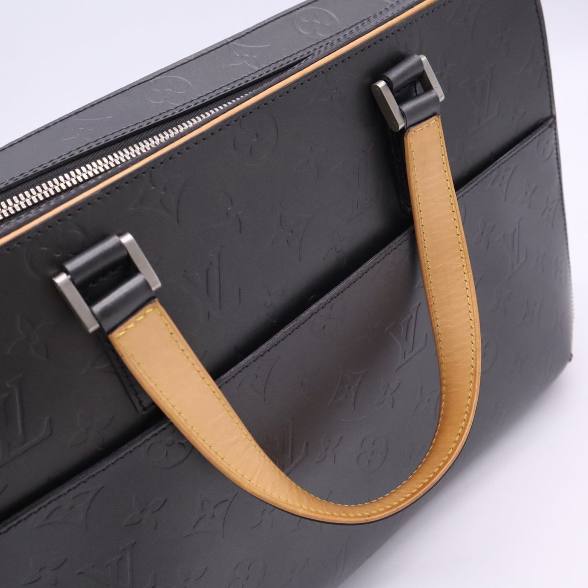 Louis Vuitton Gray Leather Handbag (Pre-Owned)