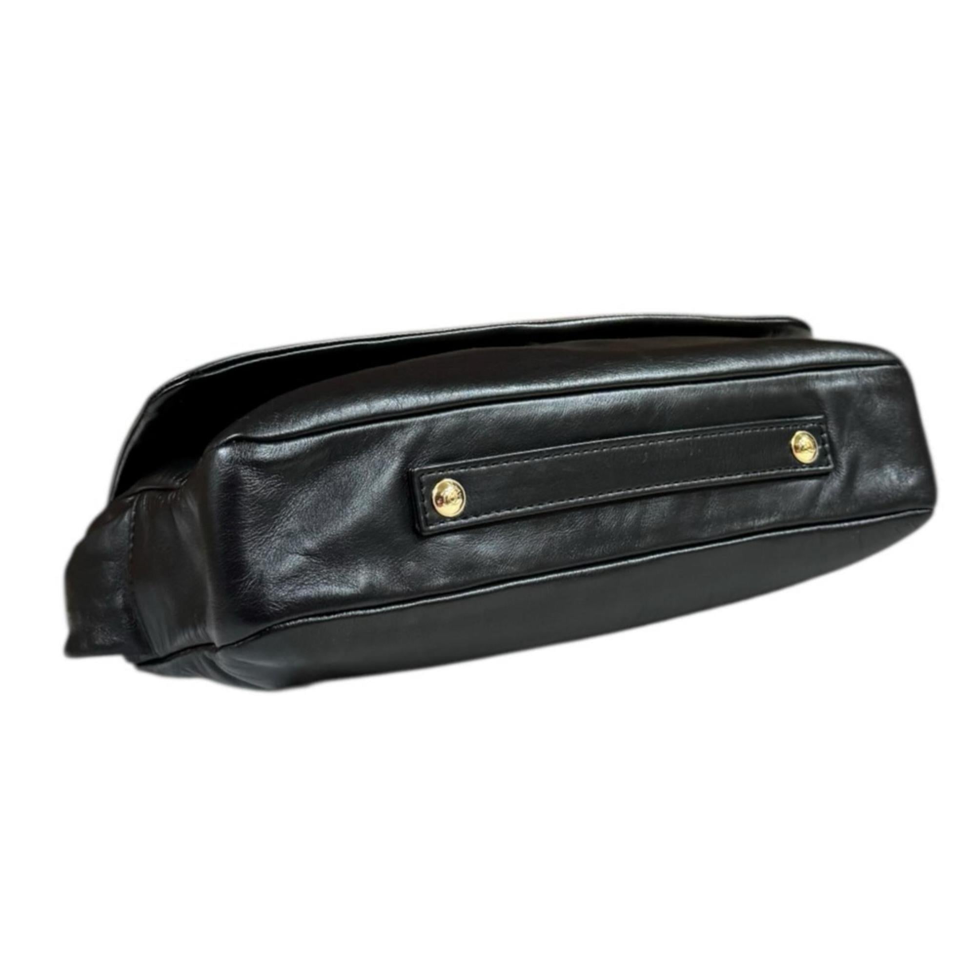 Chanel Black Leather Shoulder Bag (Pre-Owned)