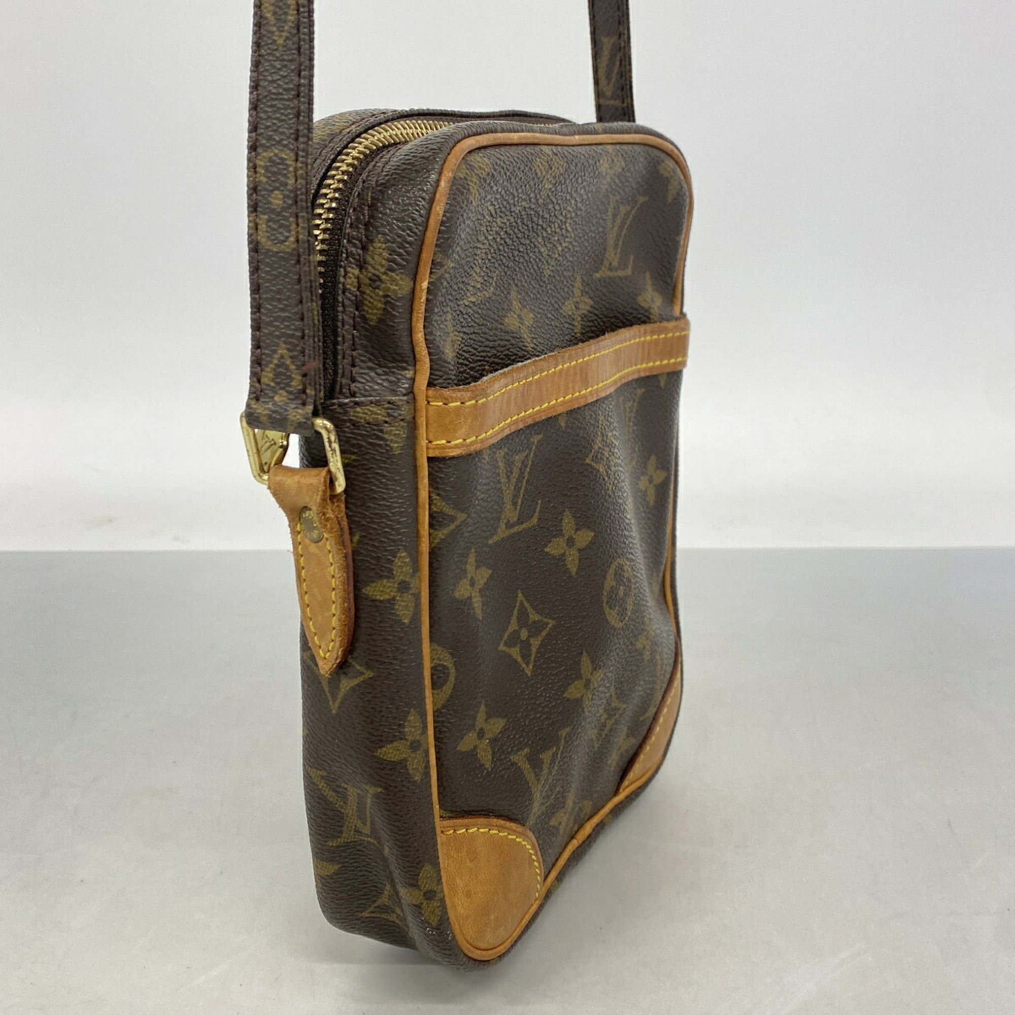 Louis Vuitton Brown Shoulder Bag (Pre-Owned)