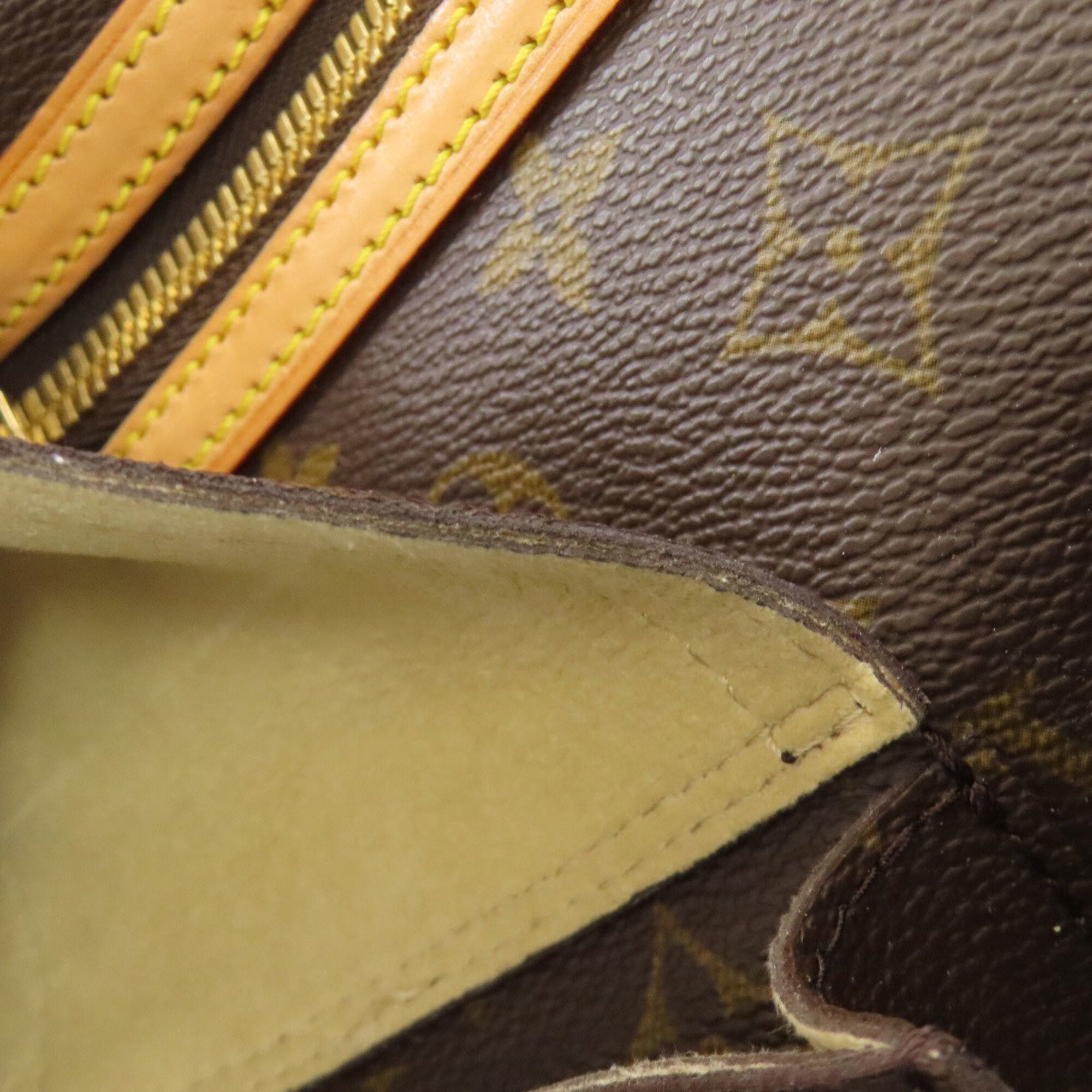 Louis Vuitton Brown Monogram Monogram Canvas Shoulder Bag (Pre-Owned)