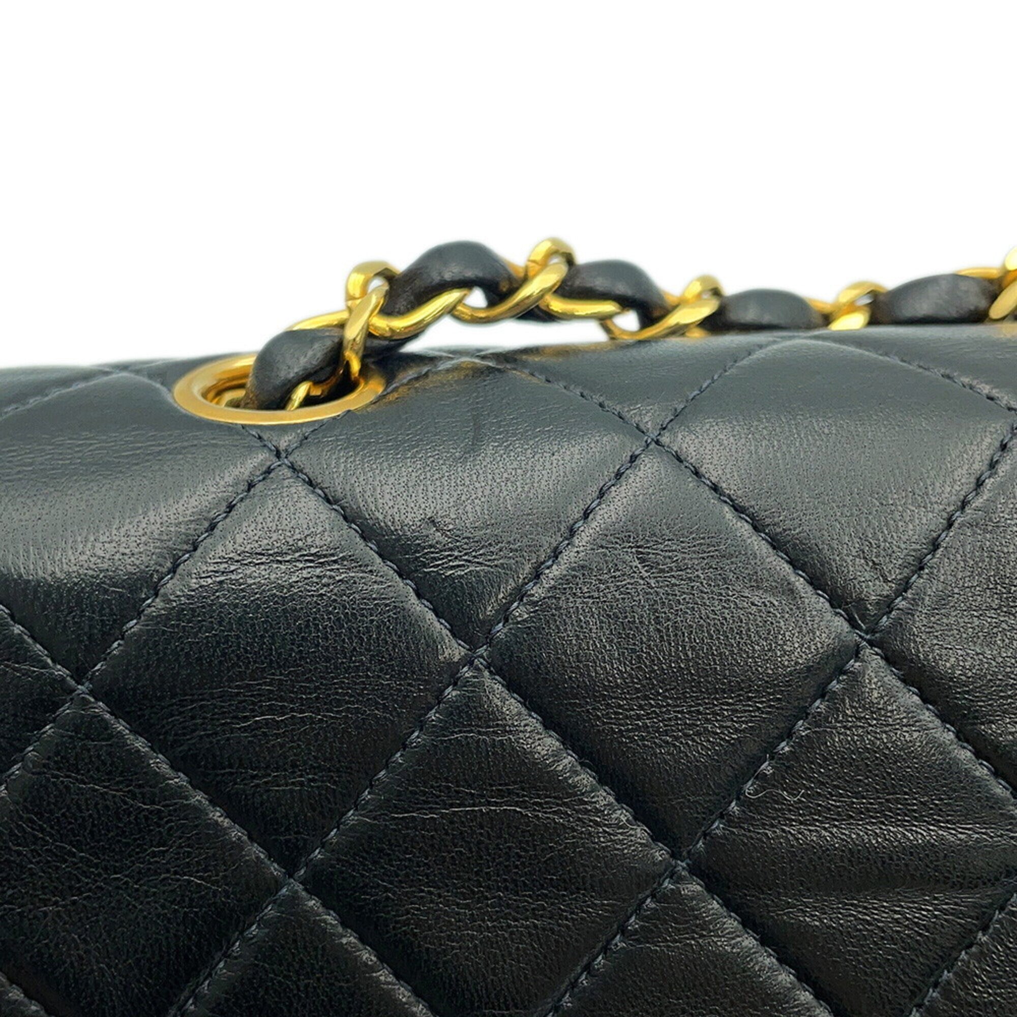 Chanel Black Leather Shoulder Bag (Pre-Owned)