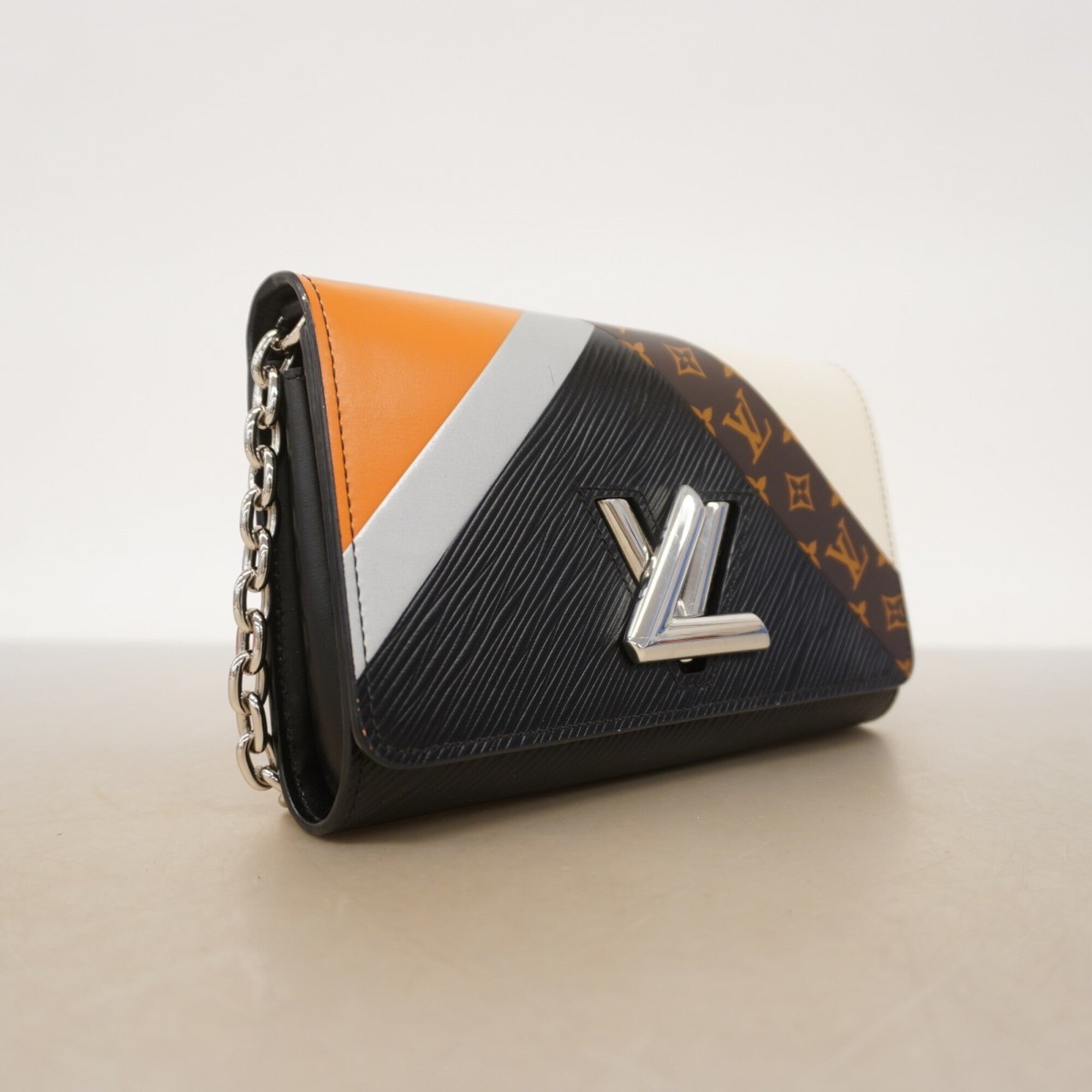 Louis Vuitton Noir Chain/Shoulder Wallet (Pre-Owned)