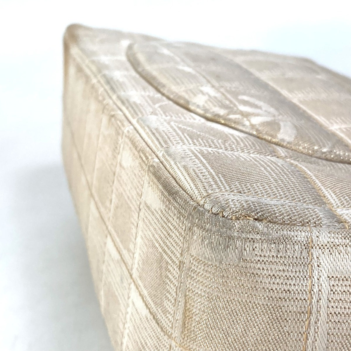Chanel Beige Cloth Shoulder Bag (Pre-Owned)