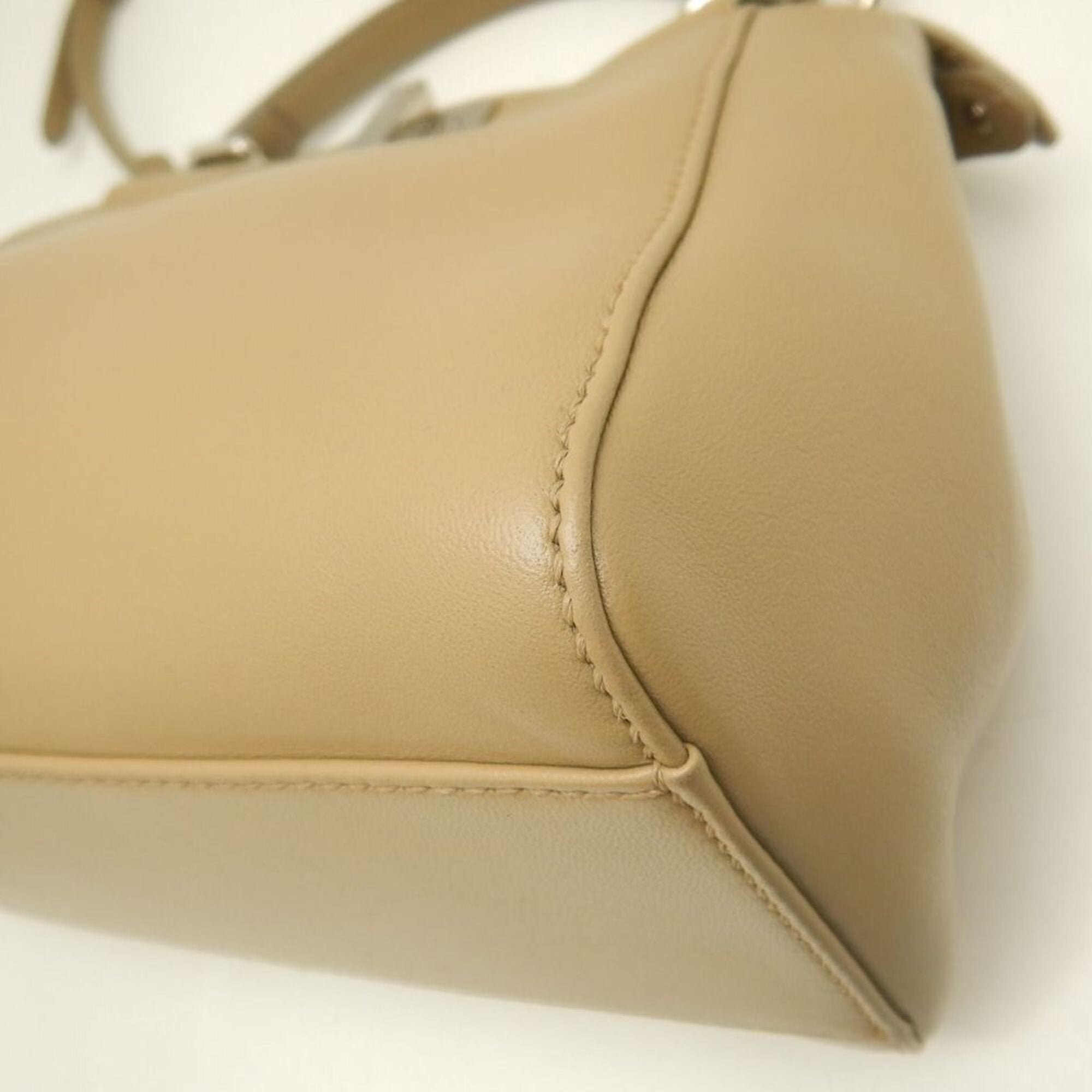 Fendi Beige Leather Handbag (Pre-Owned)
