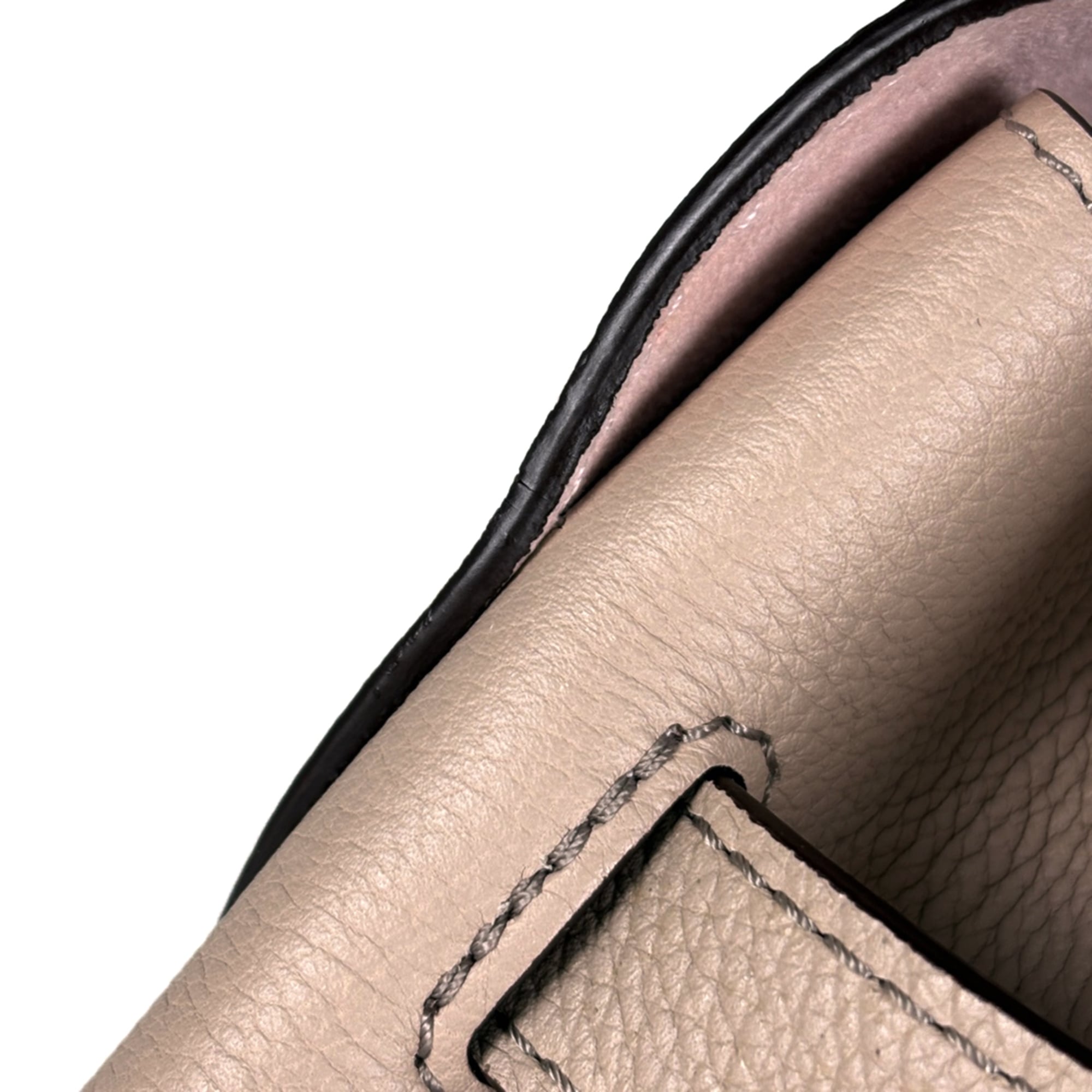 Louis Vuitton Grayish Leather Handbag Shoulder Bag (Pre-Owned)
