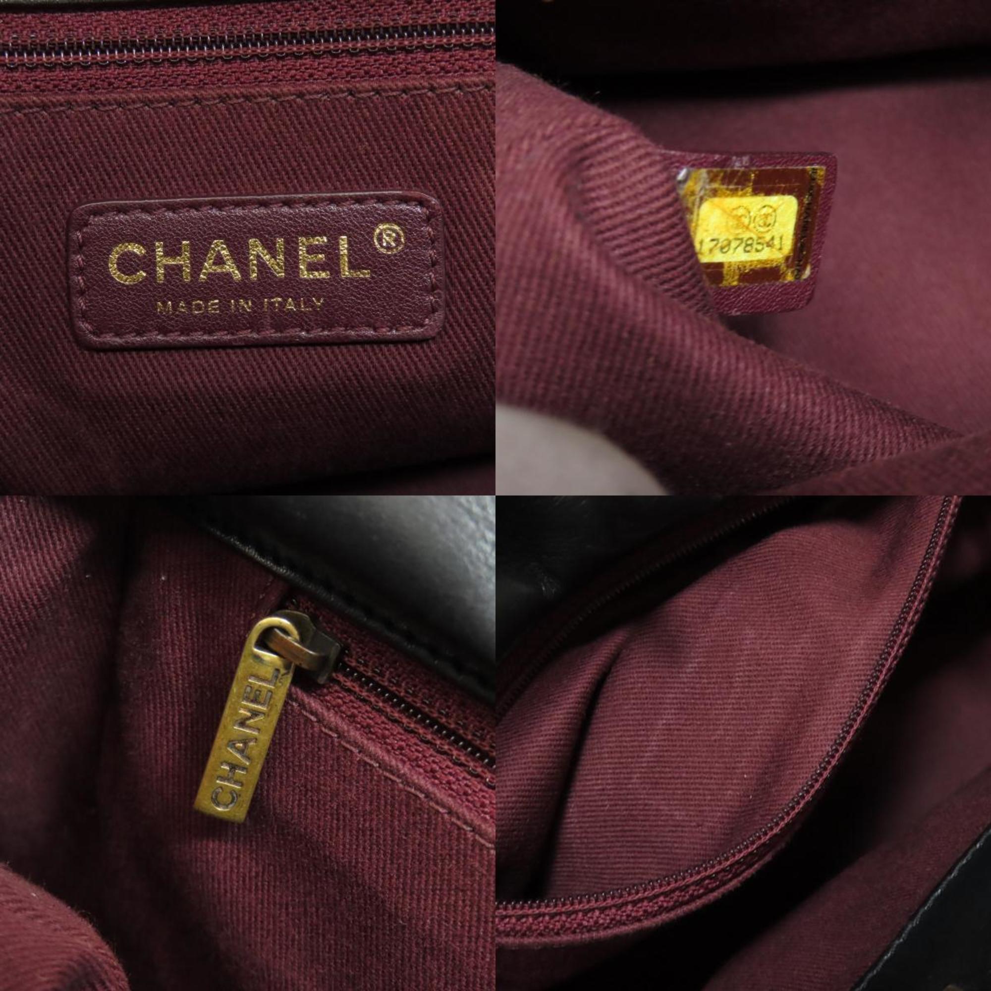 Chanel Matelasse Black Leather Shoulder Bag (Pre-Owned)