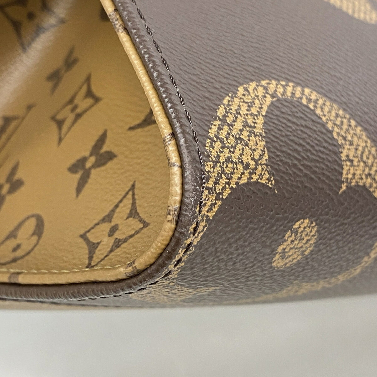 Louis Vuitton Brown Tote Bag (Pre-Owned)
