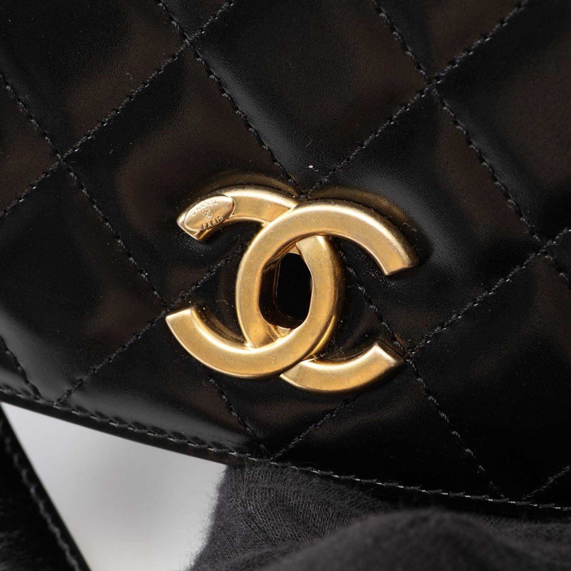 Chanel Black Leather Suede Handbag Shoulder Bag (Pre-Owned)