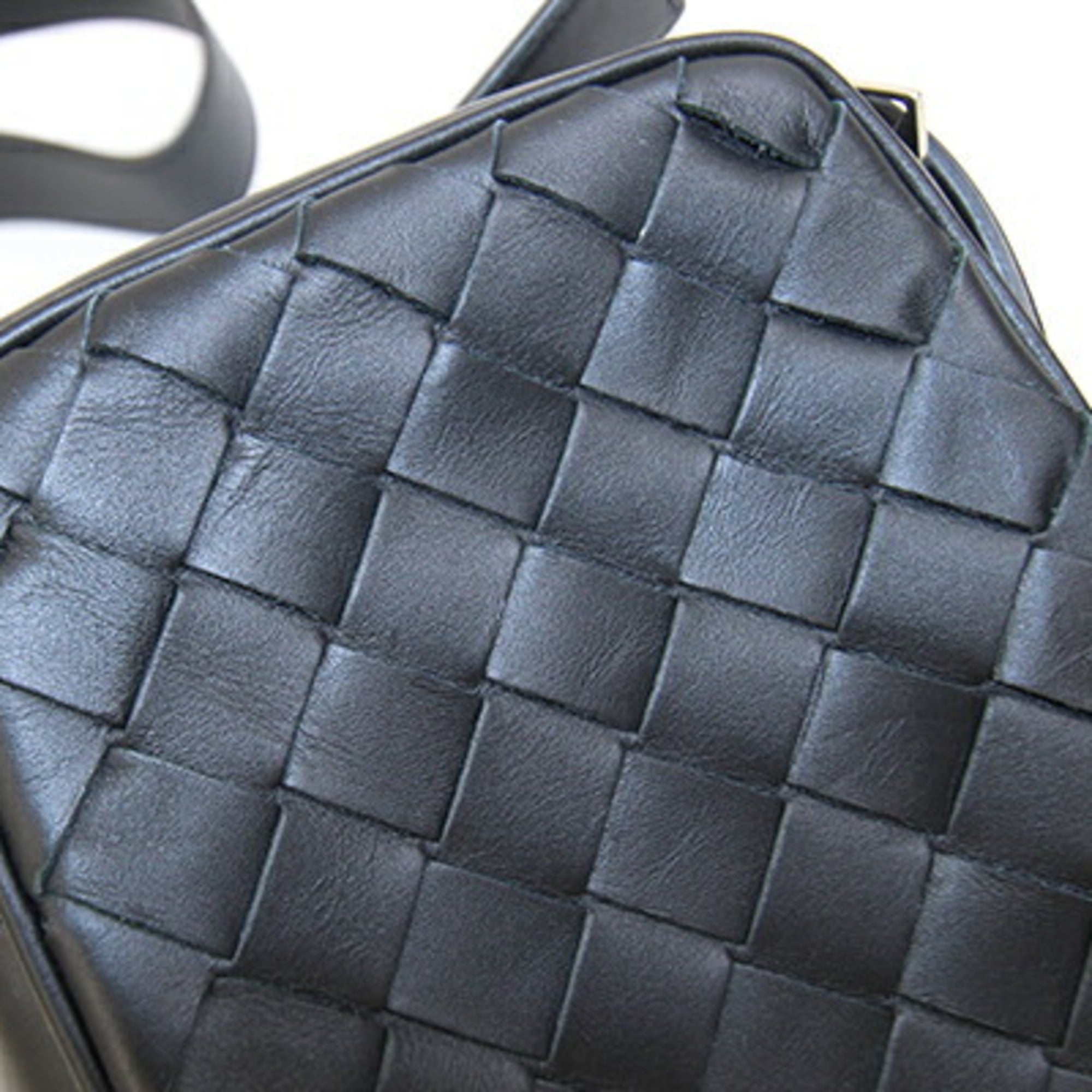 Bottega Veneta Intrecciato Black Leather Pochette Shoulder Bag (Pre-Owned)