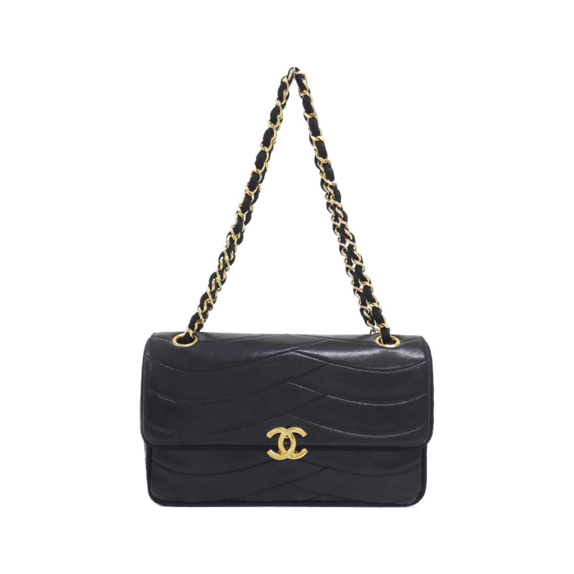 Chanel Black Leather Shoulder Bag (Pre-Owned)