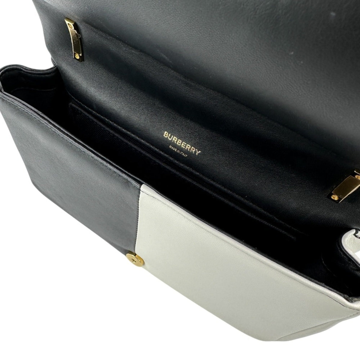 Burberry Black White Quilting Shoulder Bag (Pre-Owned)