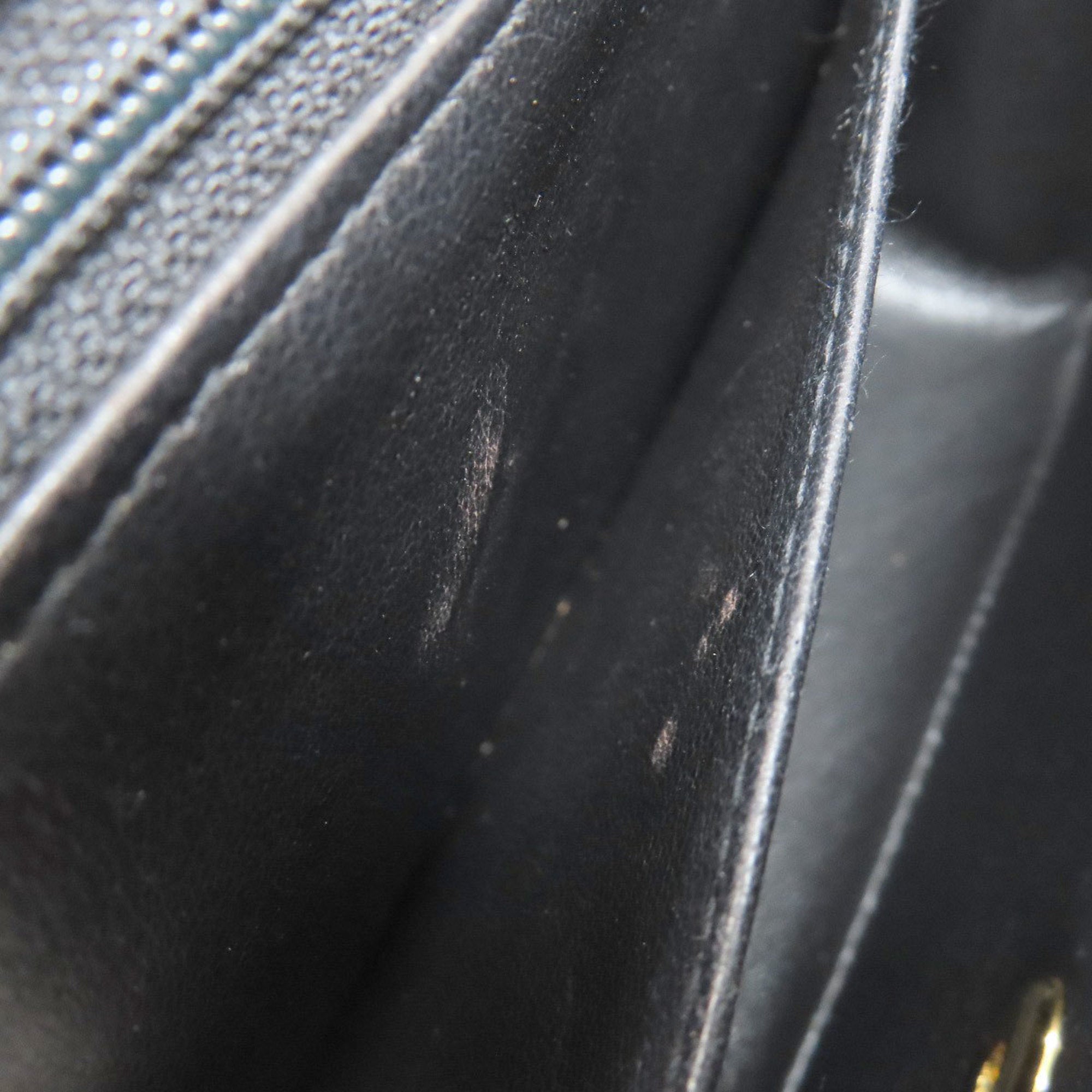 Chanel Black Leather Shoulder Bag (Pre-Owned)