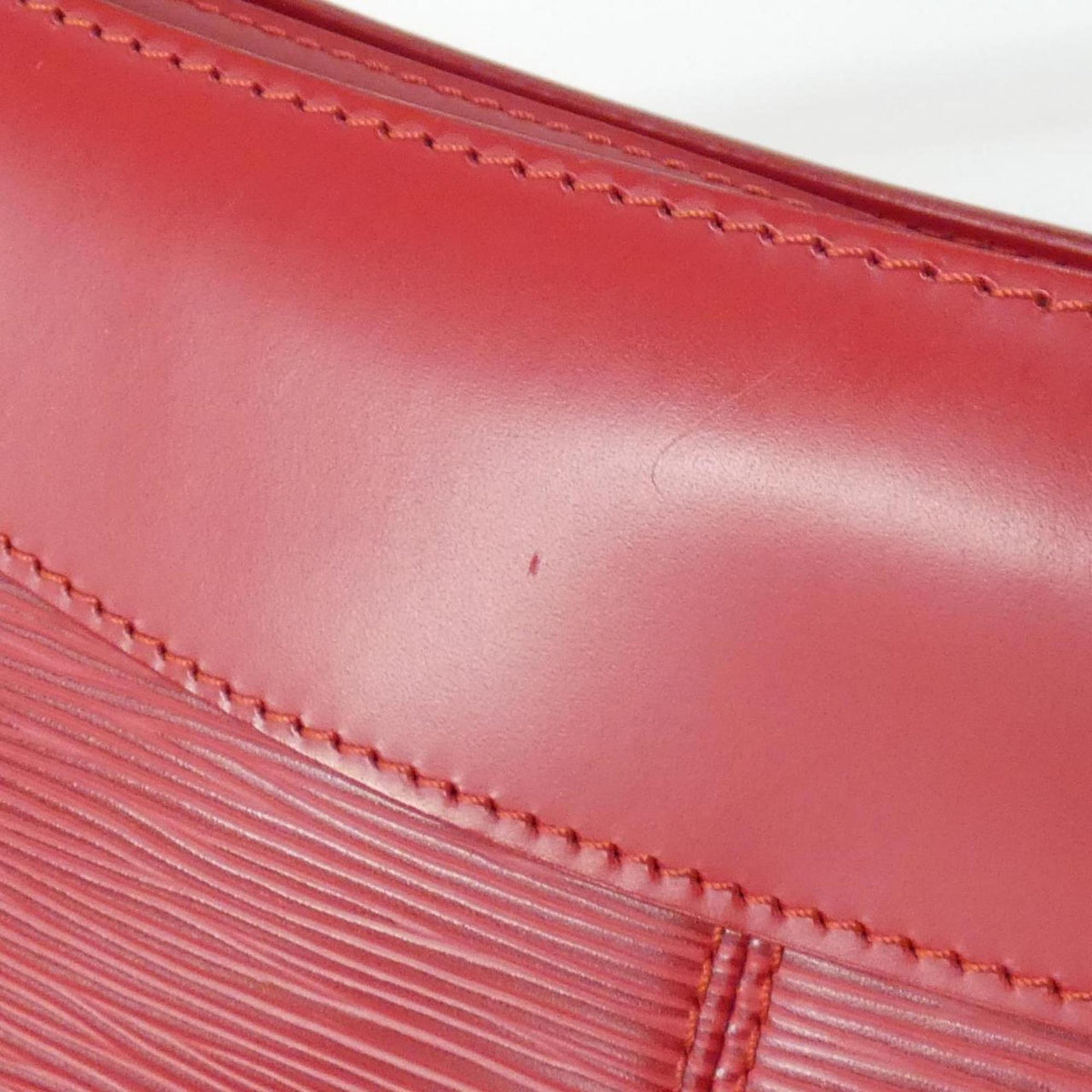 Louis Vuitton Rouge Leather Shoulder Bag (Pre-Owned)