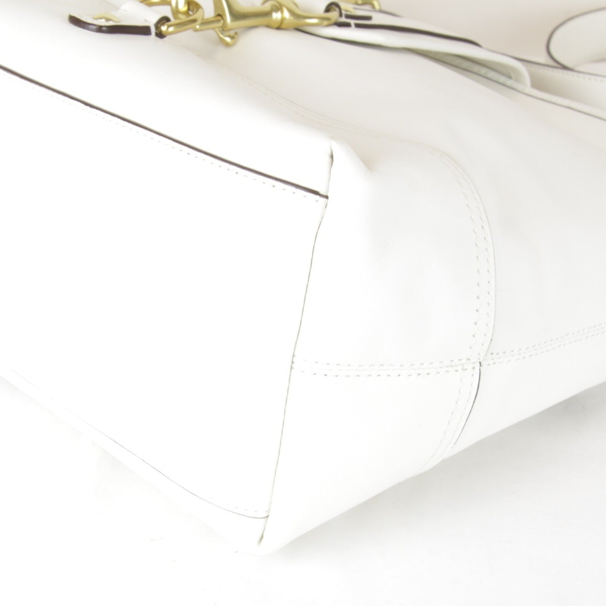 Coach White Leather Shoulder Bag (Pre-Owned)