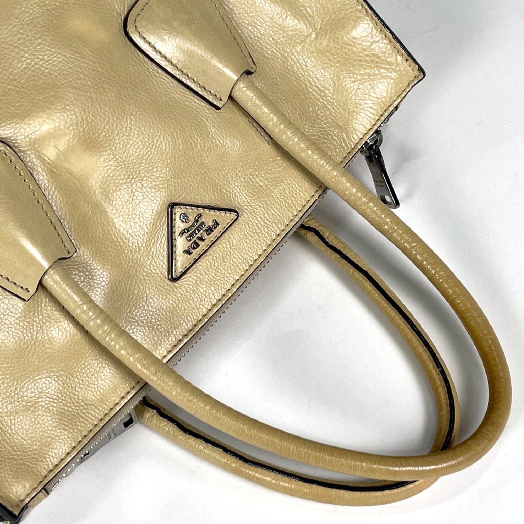 Prada Beige Leather Handbag (Pre-Owned)