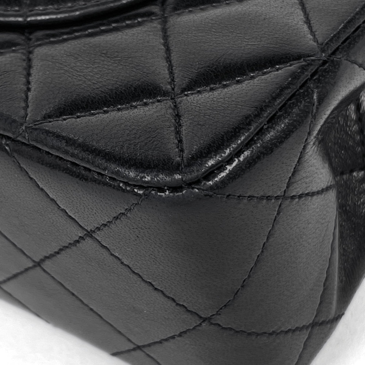 Chanel Matelasse Black Leather Shoulder Bag (Pre-Owned)