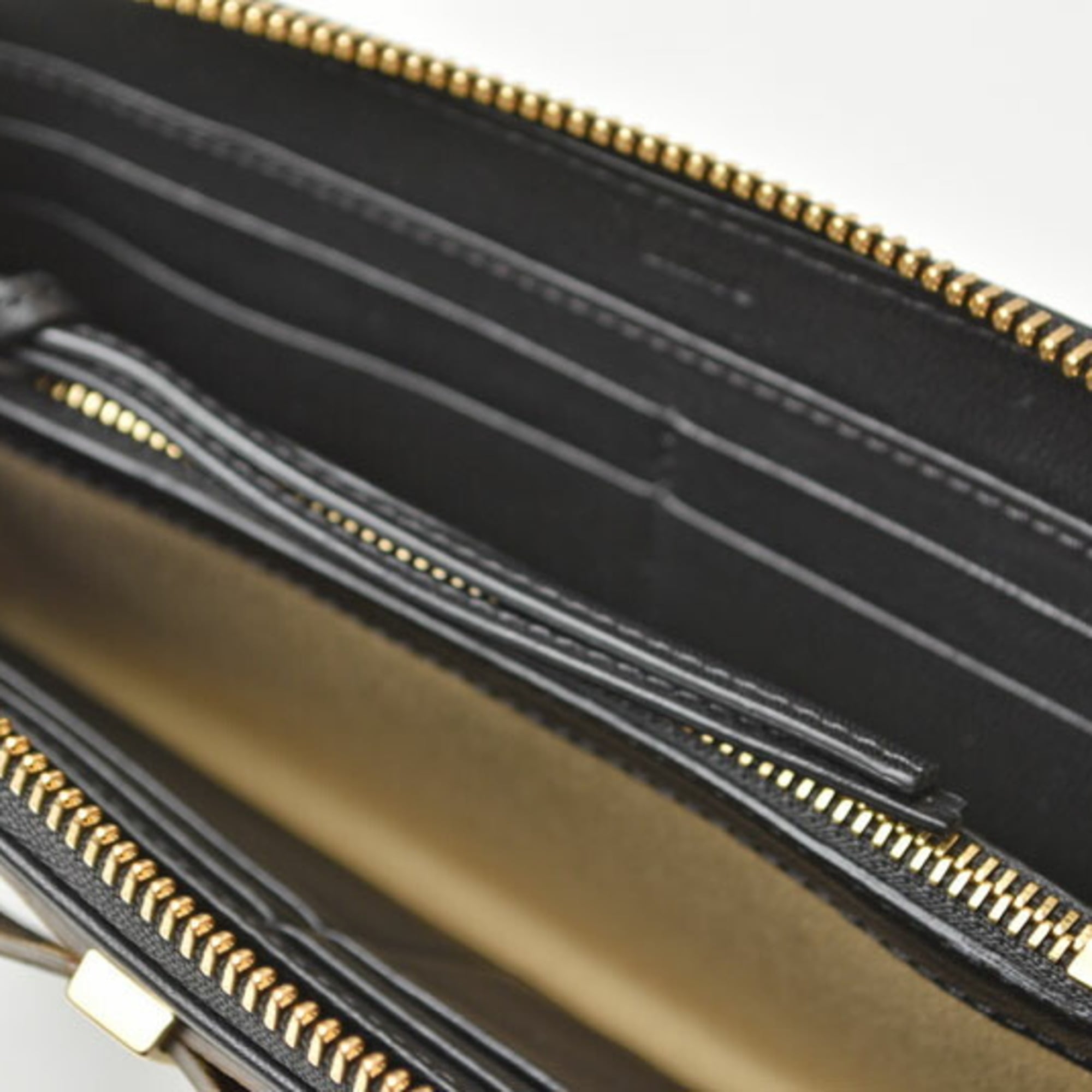 Chloé Black Leather Long Wallet (Bi-Fold) (Pre-Owned)