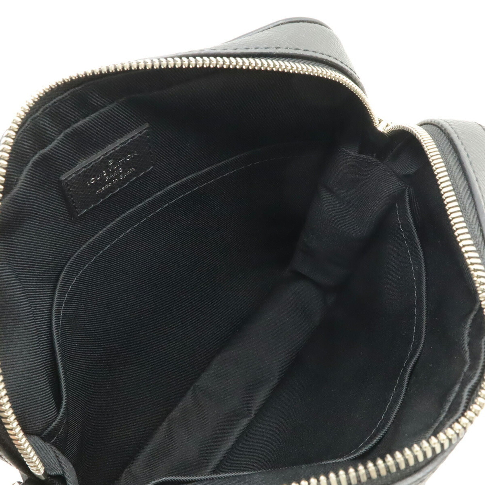 Louis Vuitton Ardoise Black Leather Pochette Shoulder Bag (Pre-Owned)