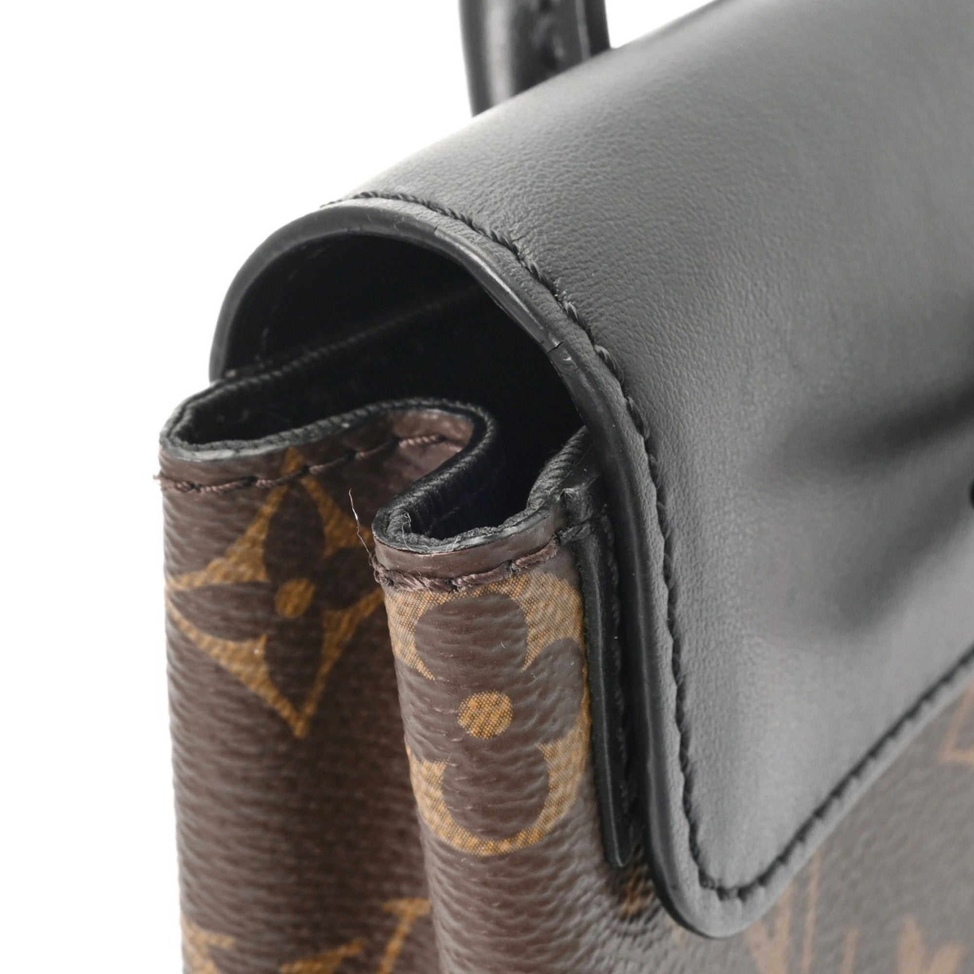 Louis Vuitton Brown Monogram Shoulder Bag (Pre-Owned)