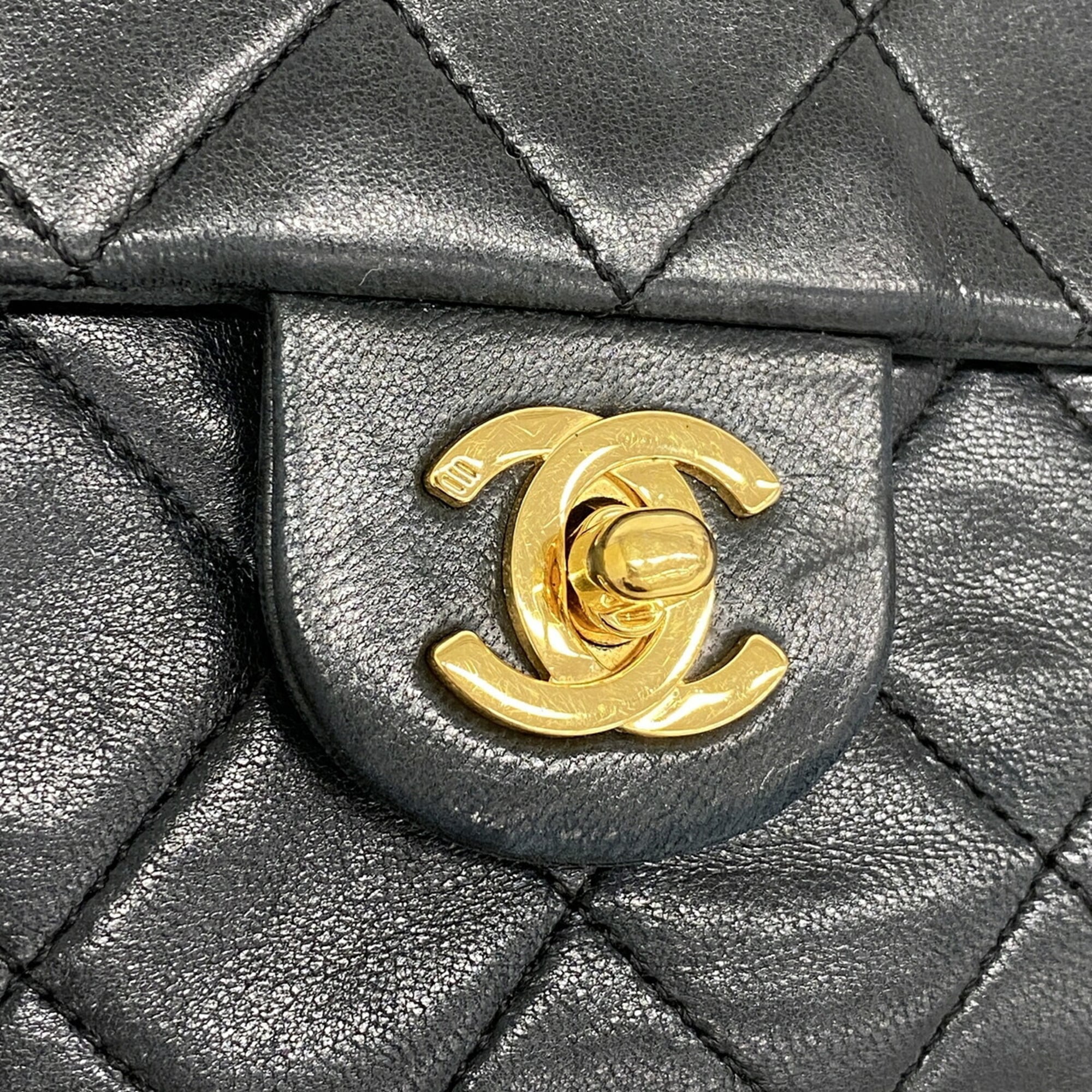Chanel Black Leather Shoulder Bag (Pre-Owned)