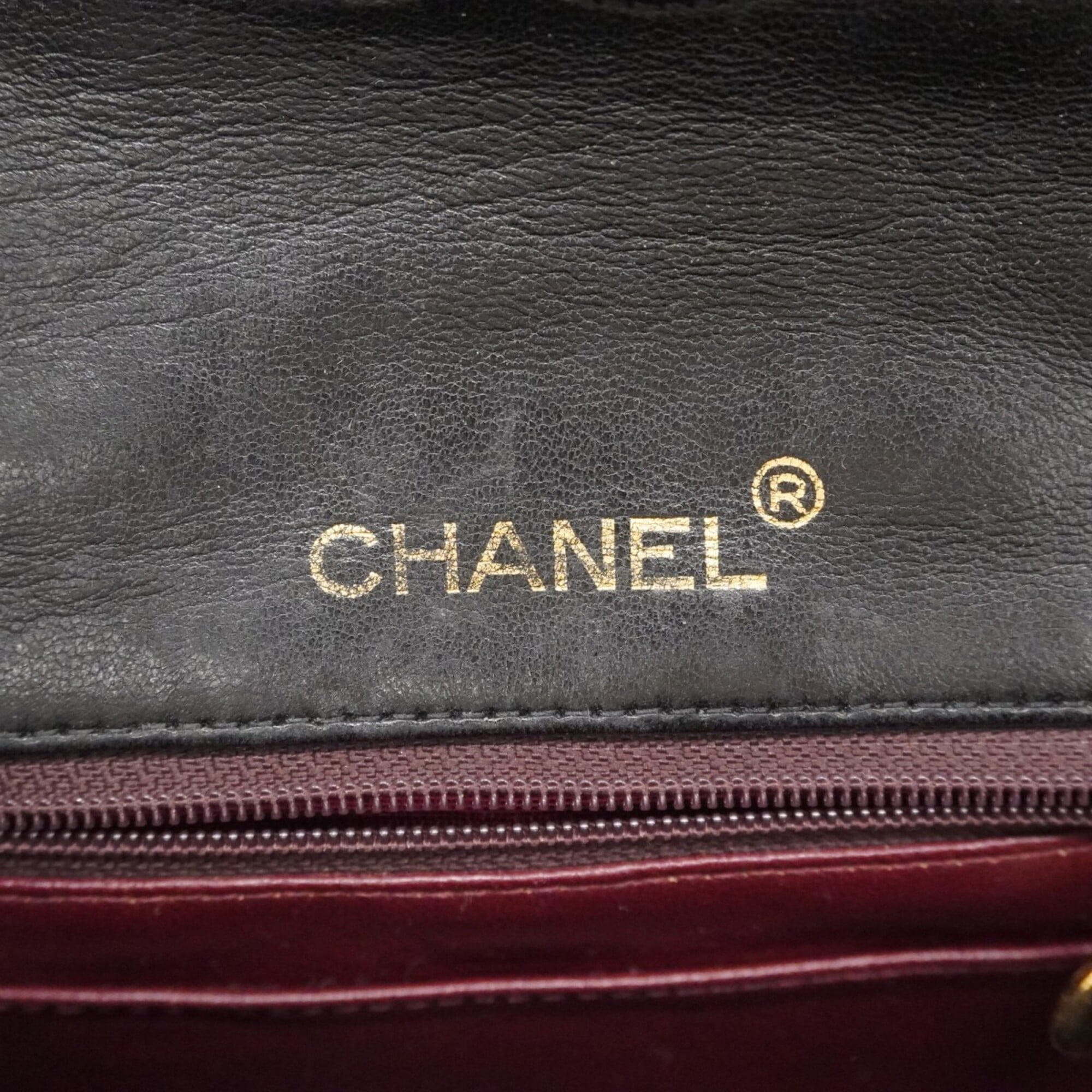 Chanel Black Leather Shoulder Bag (Pre-Owned)