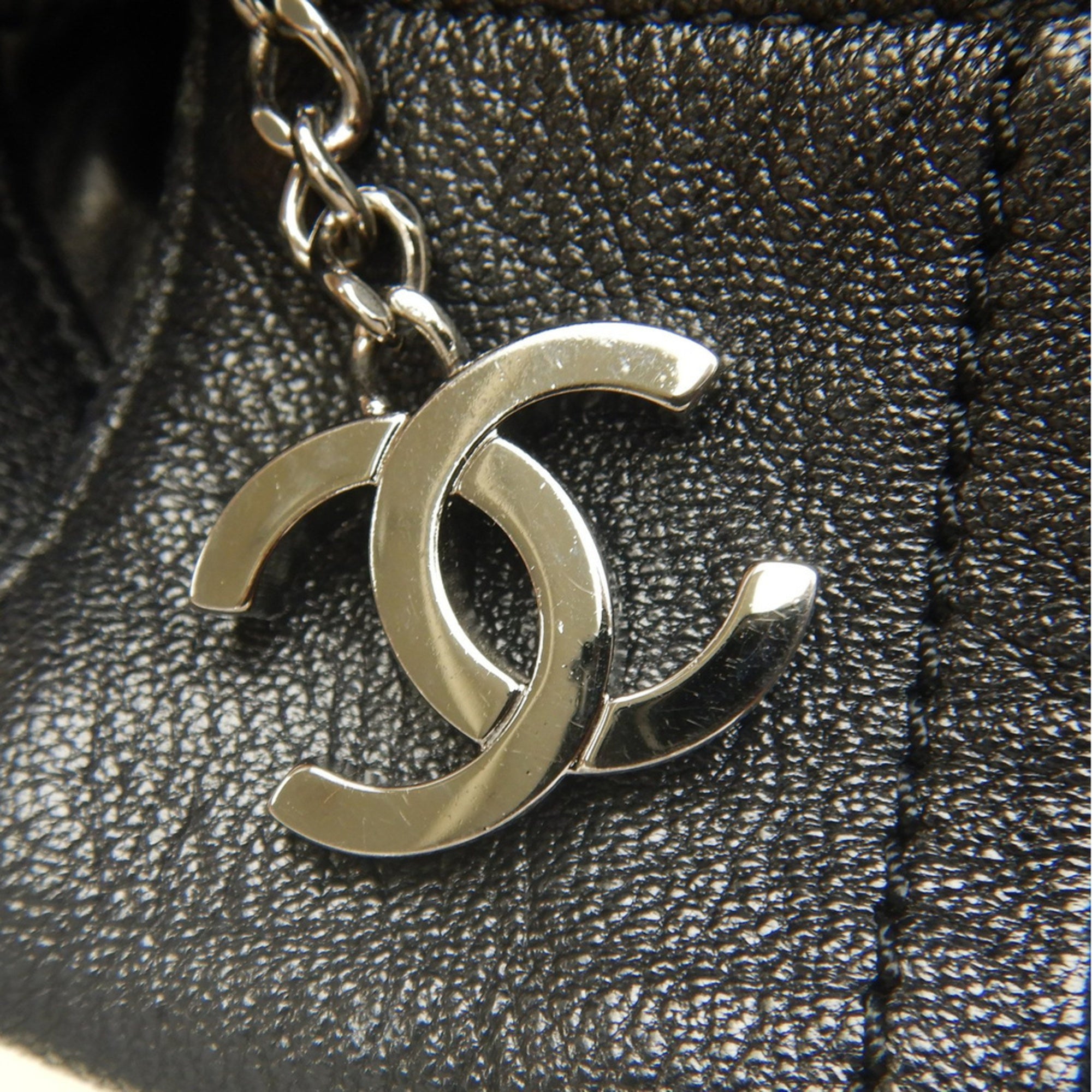 Chanel Black Leather Tote Bag (Pre-Owned)
