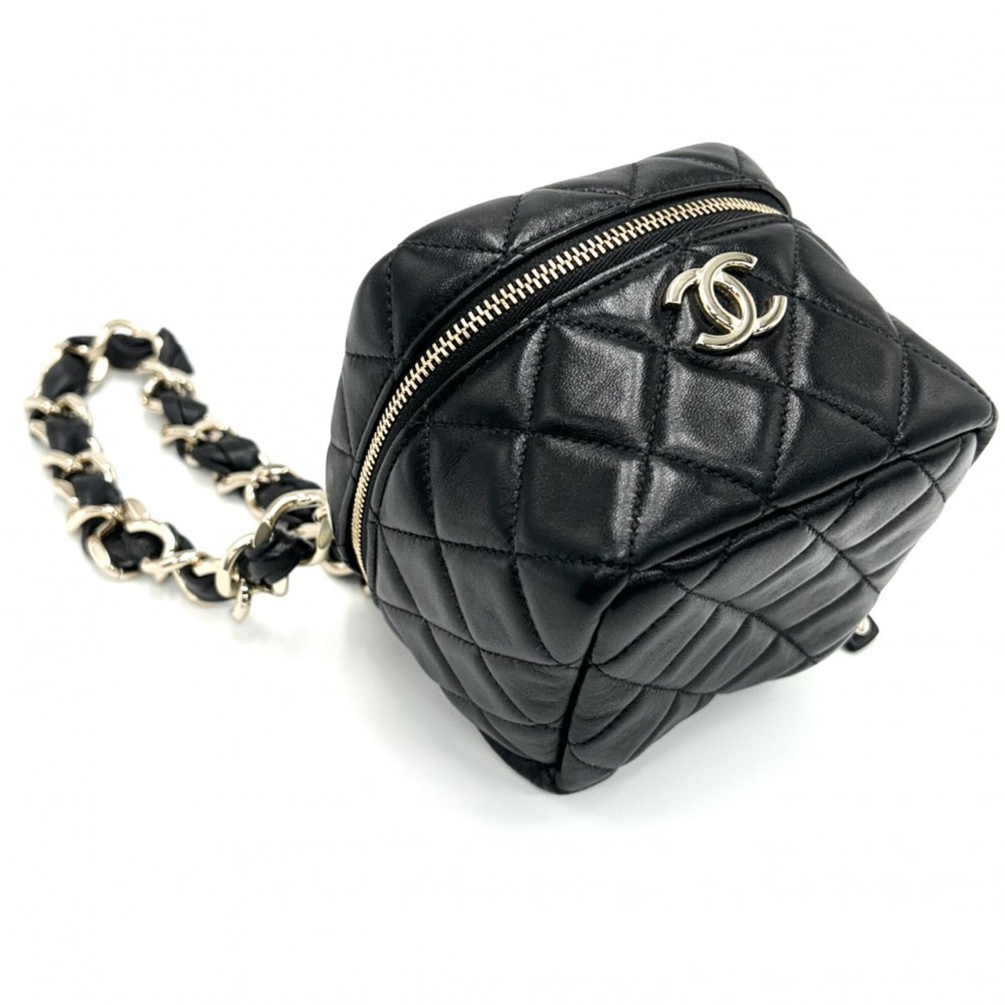 Chanel Matelasse Black Leather Handbag (Pre-Owned)