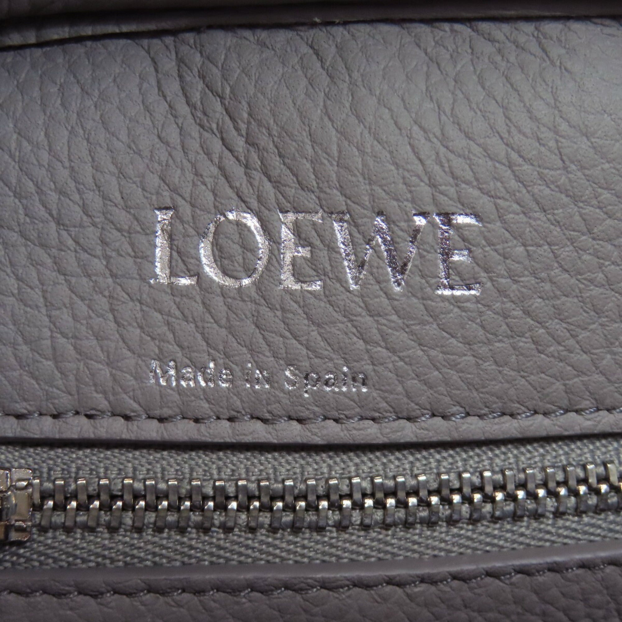 Loewe Gray Leather Handbag (Pre-Owned)