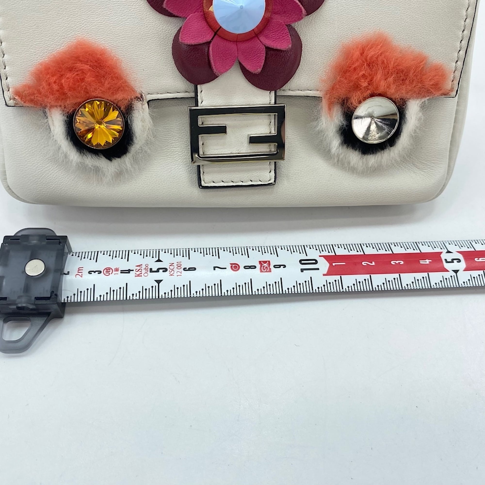 Fendi White Shoulder Bag (Pre-Owned)
