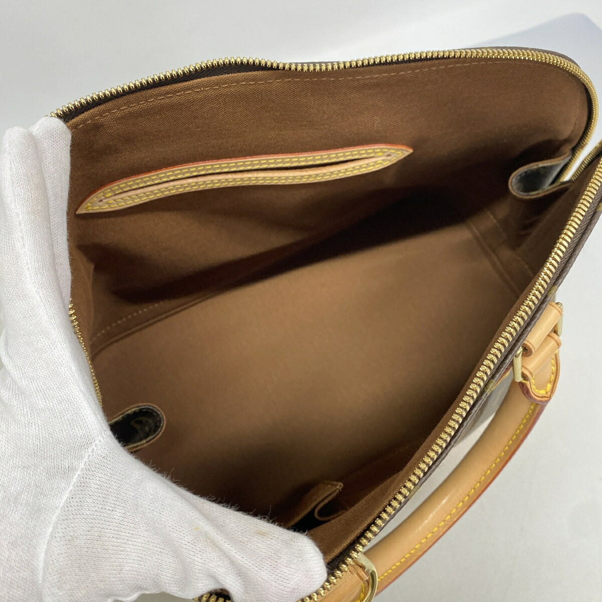 Louis Vuitton Brown Handbag (Pre-Owned)