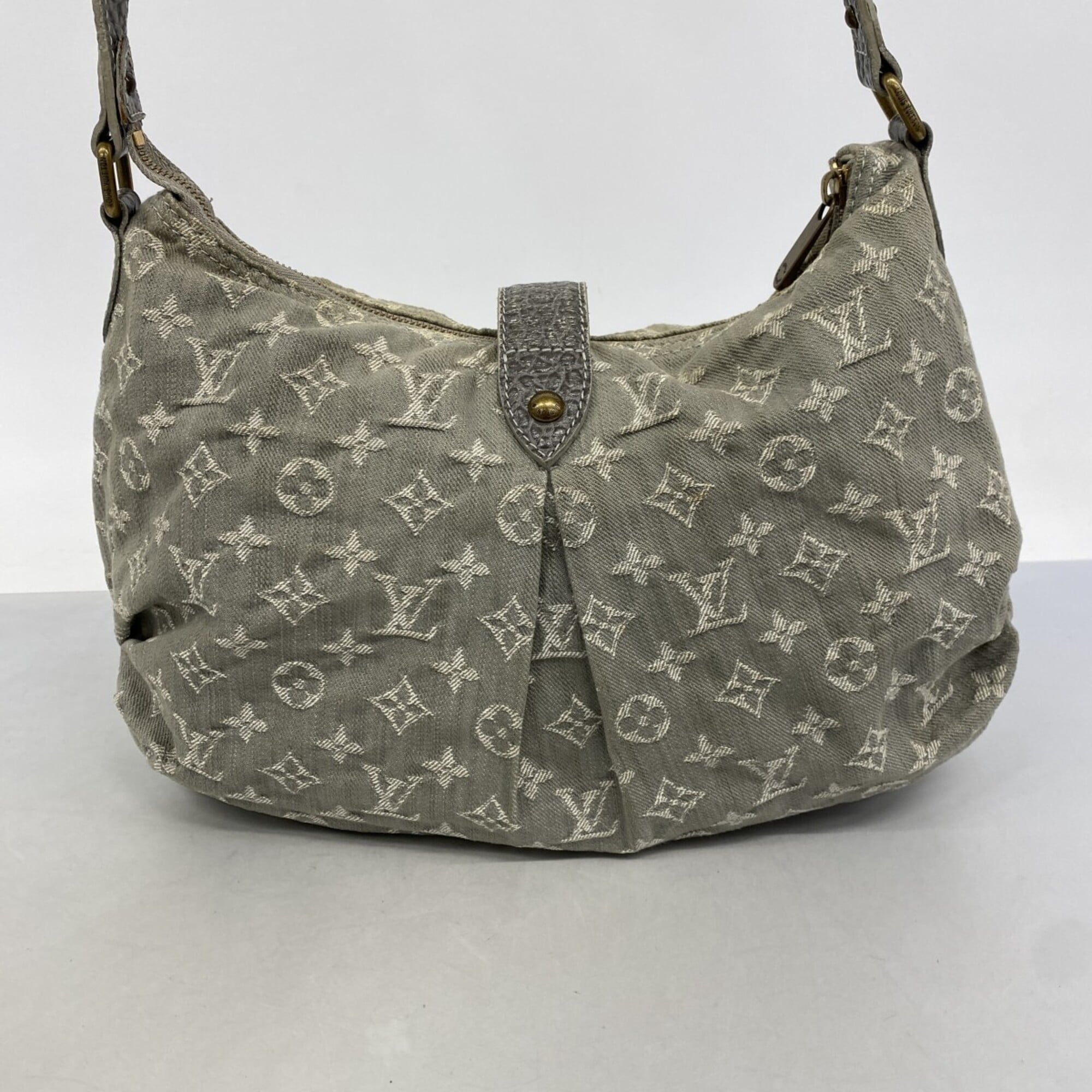Louis Vuitton Gris Shoulder Bag (Pre-Owned)
