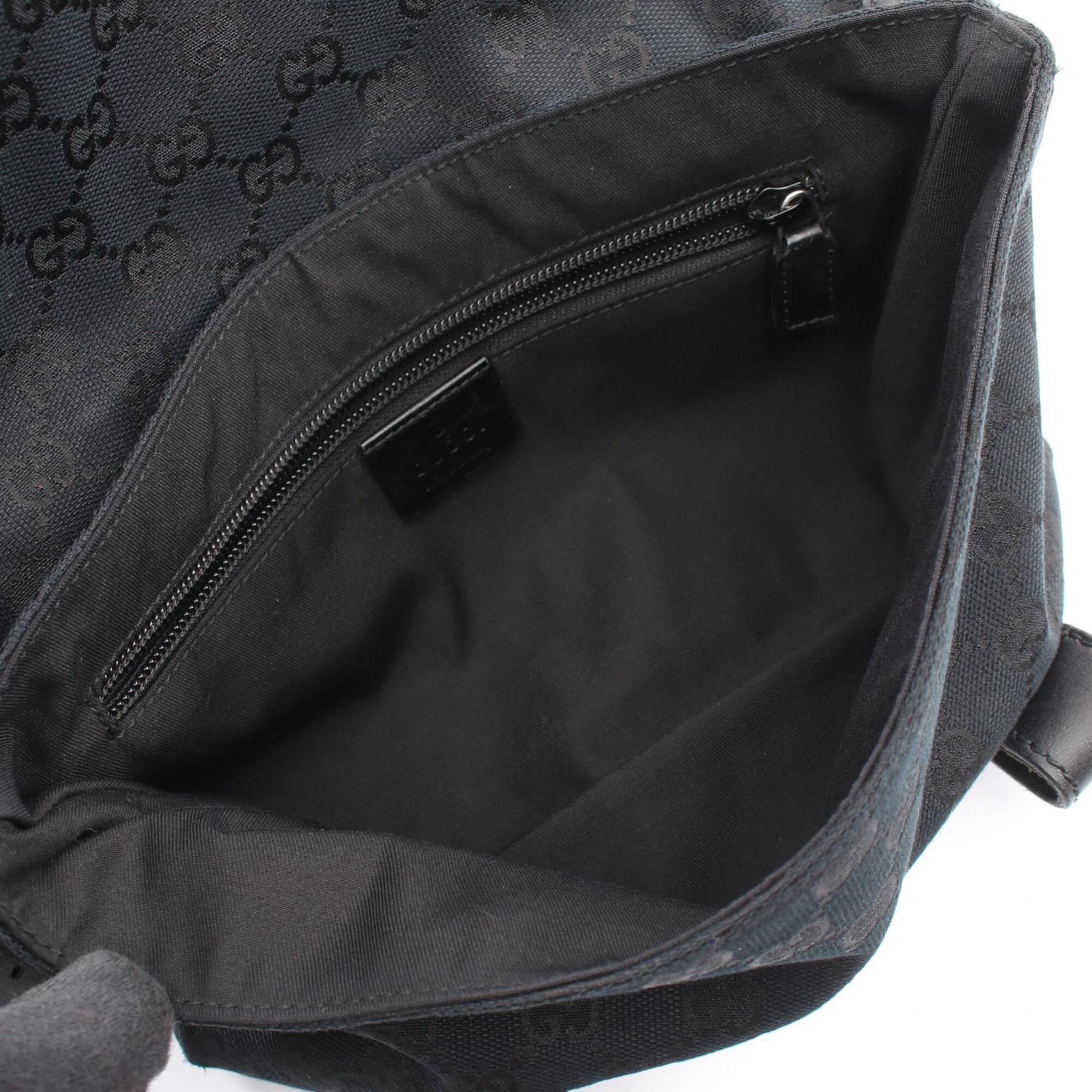 Gucci Black Canvas Leather Fanny Pack Handbag (Pre-Owned)