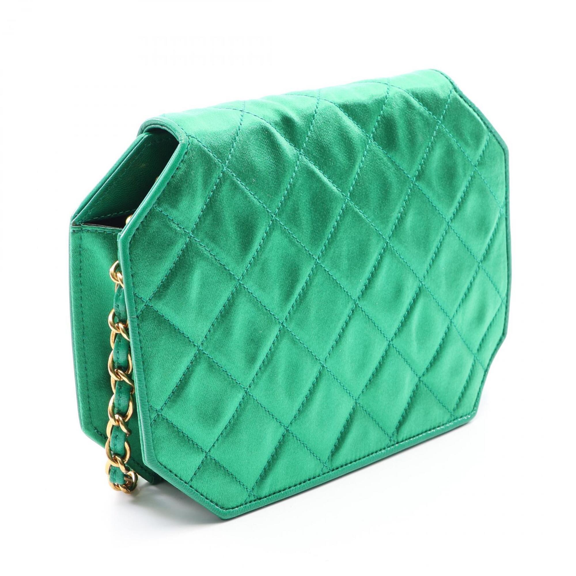 Chanel Green Fabric Handbag Shoulder Bag (Pre-Owned)