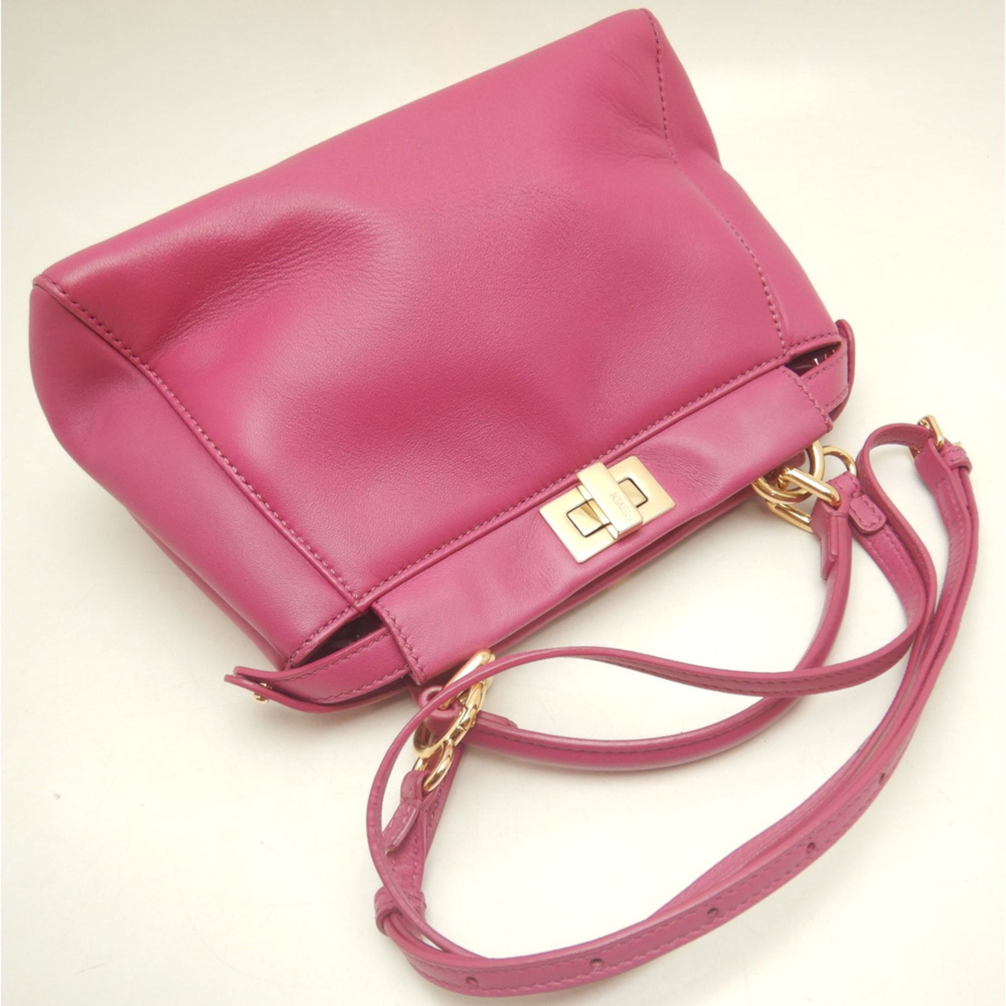 Fendi Pink Leather Handbag (Pre-Owned)