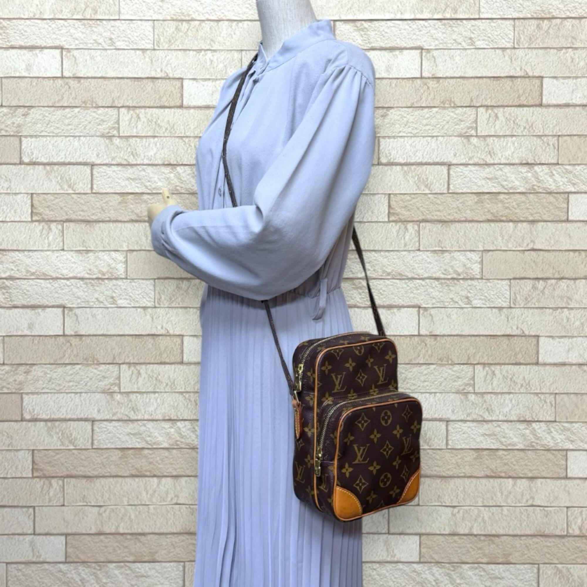 Louis Vuitton Brown Monogram Shoulder Bag (Pre-Owned)