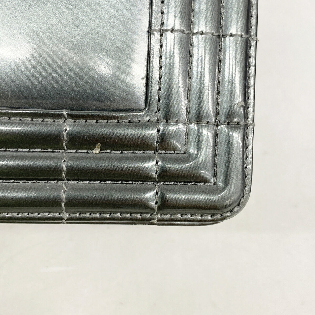 Chanel Gray Patent Leather Shoulder Bag (Pre-Owned)