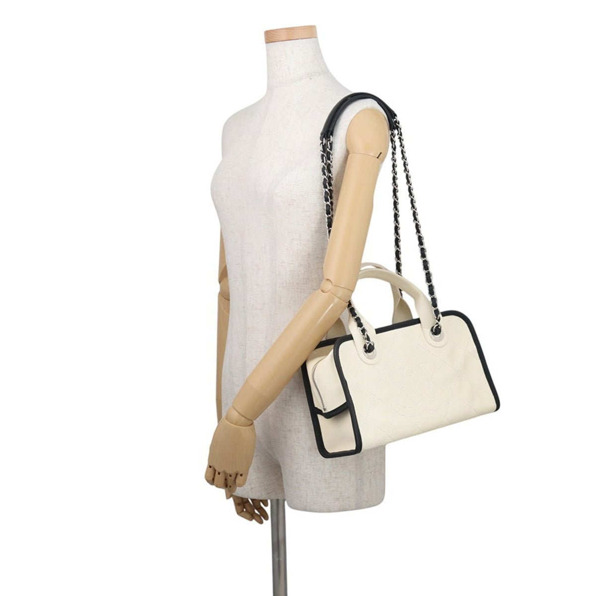 Chanel Black White Grained Calfskin Handbag (Pre-Owned)