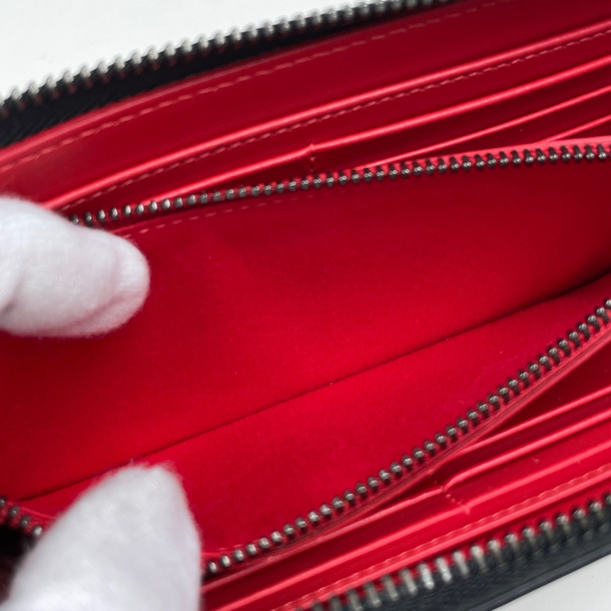 Christian Louboutin Black Leather Long Wallet (Bi-Fold) (Pre-Owned)