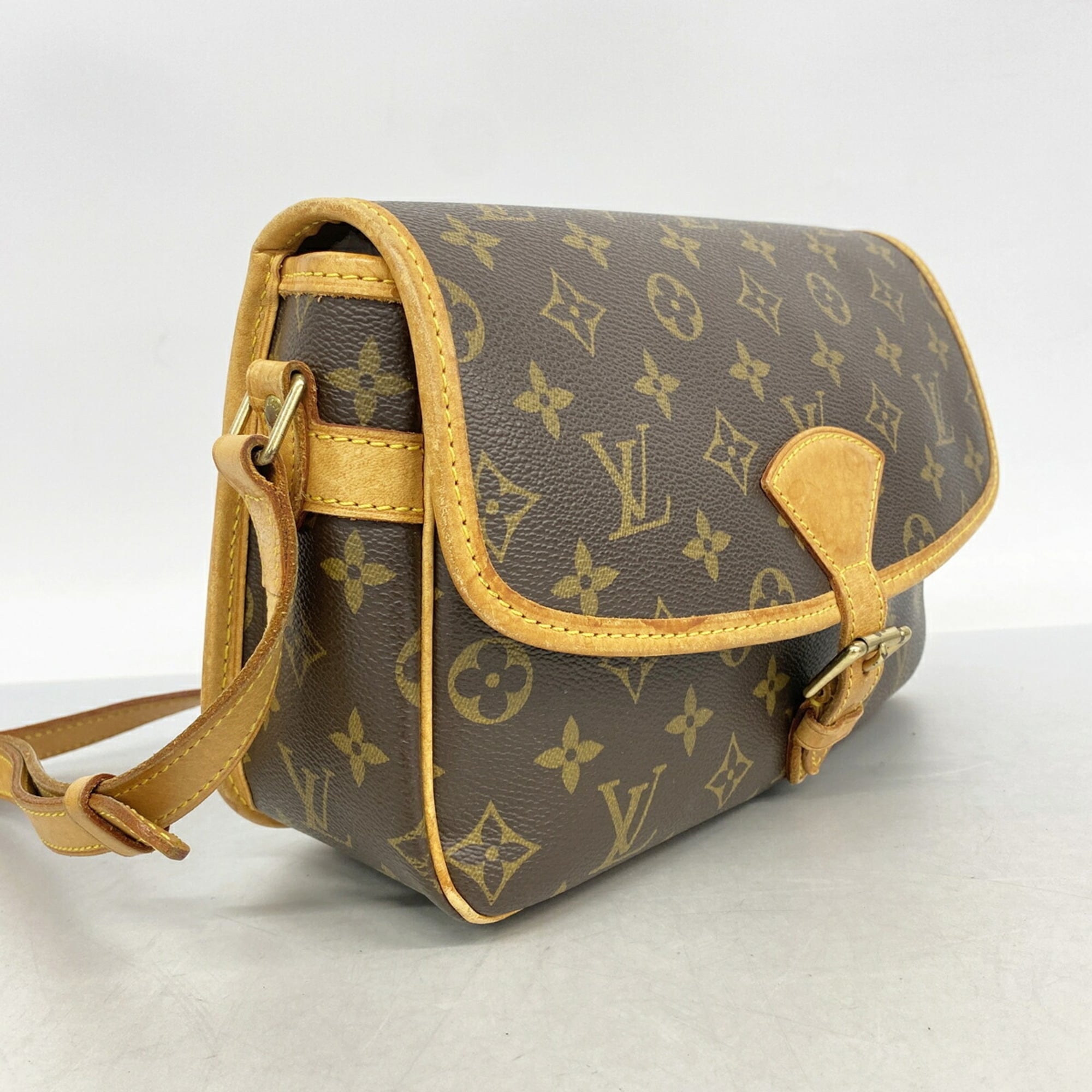 Louis Vuitton Brown Shoulder Bag (Pre-Owned)