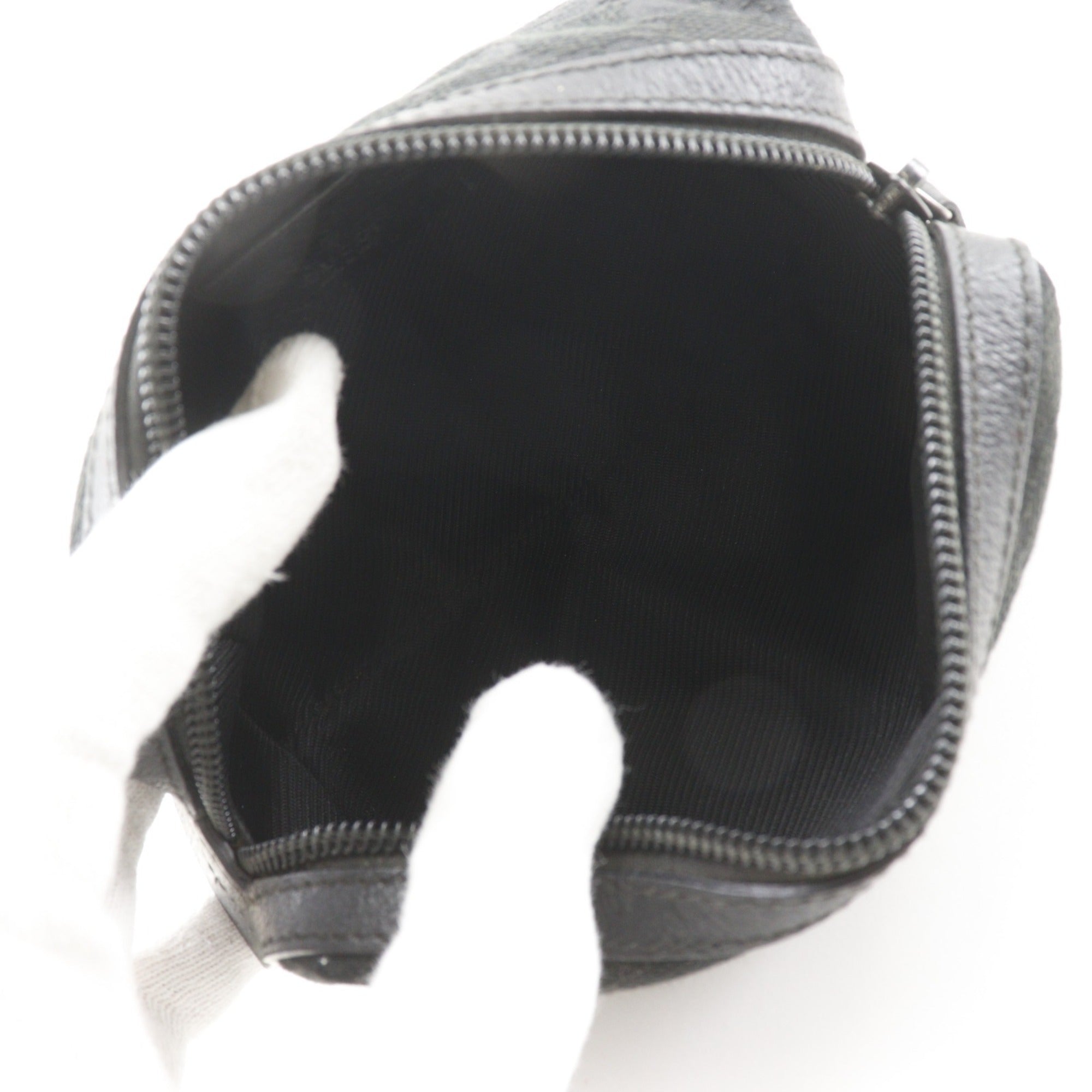 Gucci Black Gg Canvas Pouch (Pre-Owned)