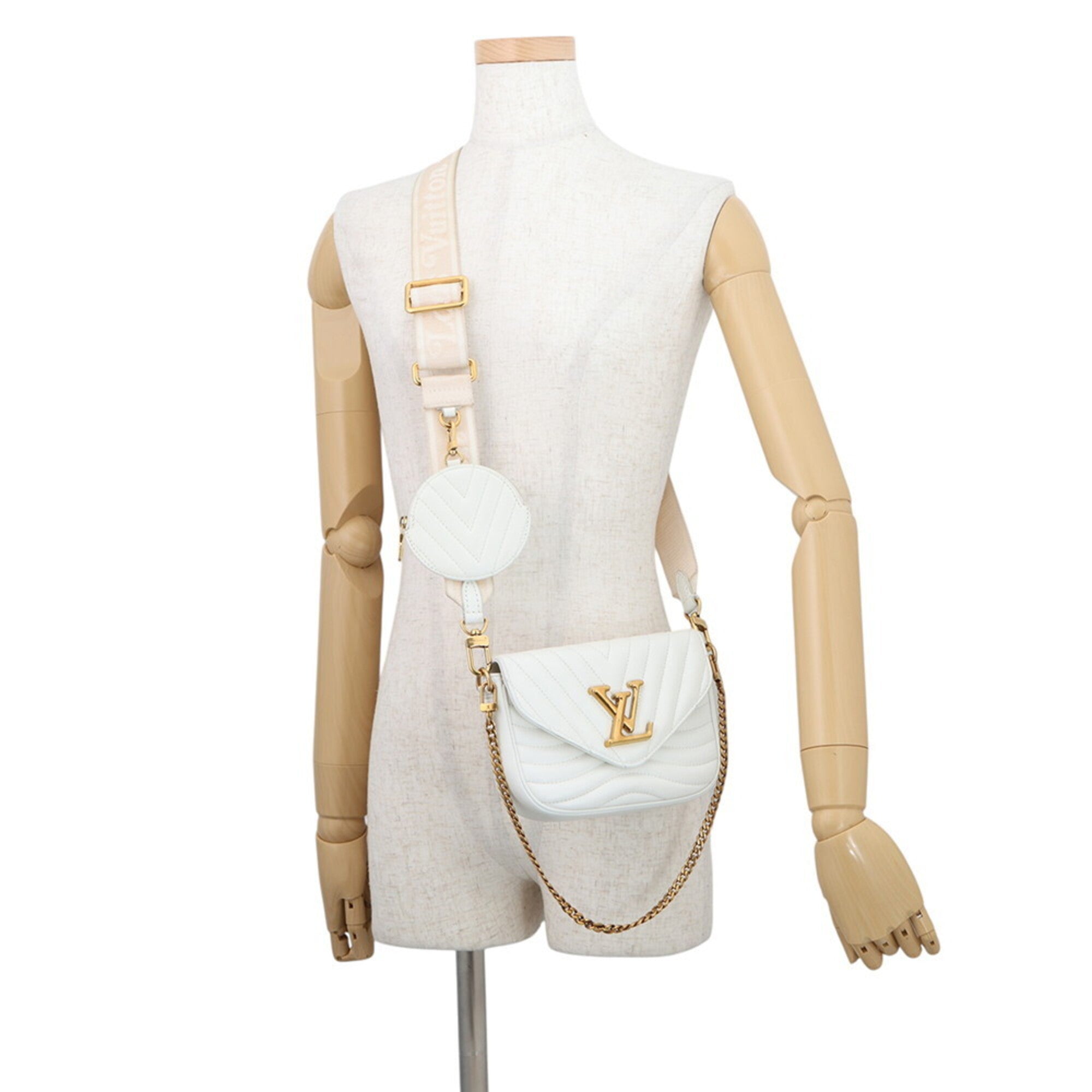 Louis Vuitton Gold Leather Handbag Pochette Shoulder Bag (Pre-Owned)