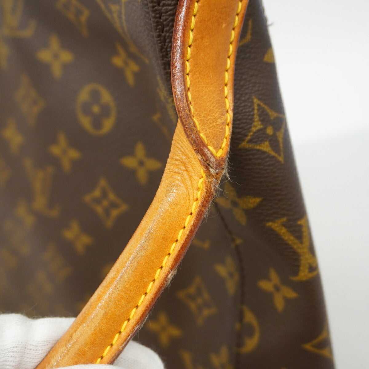 Louis Vuitton Brown Shoulder Bag (Pre-Owned)