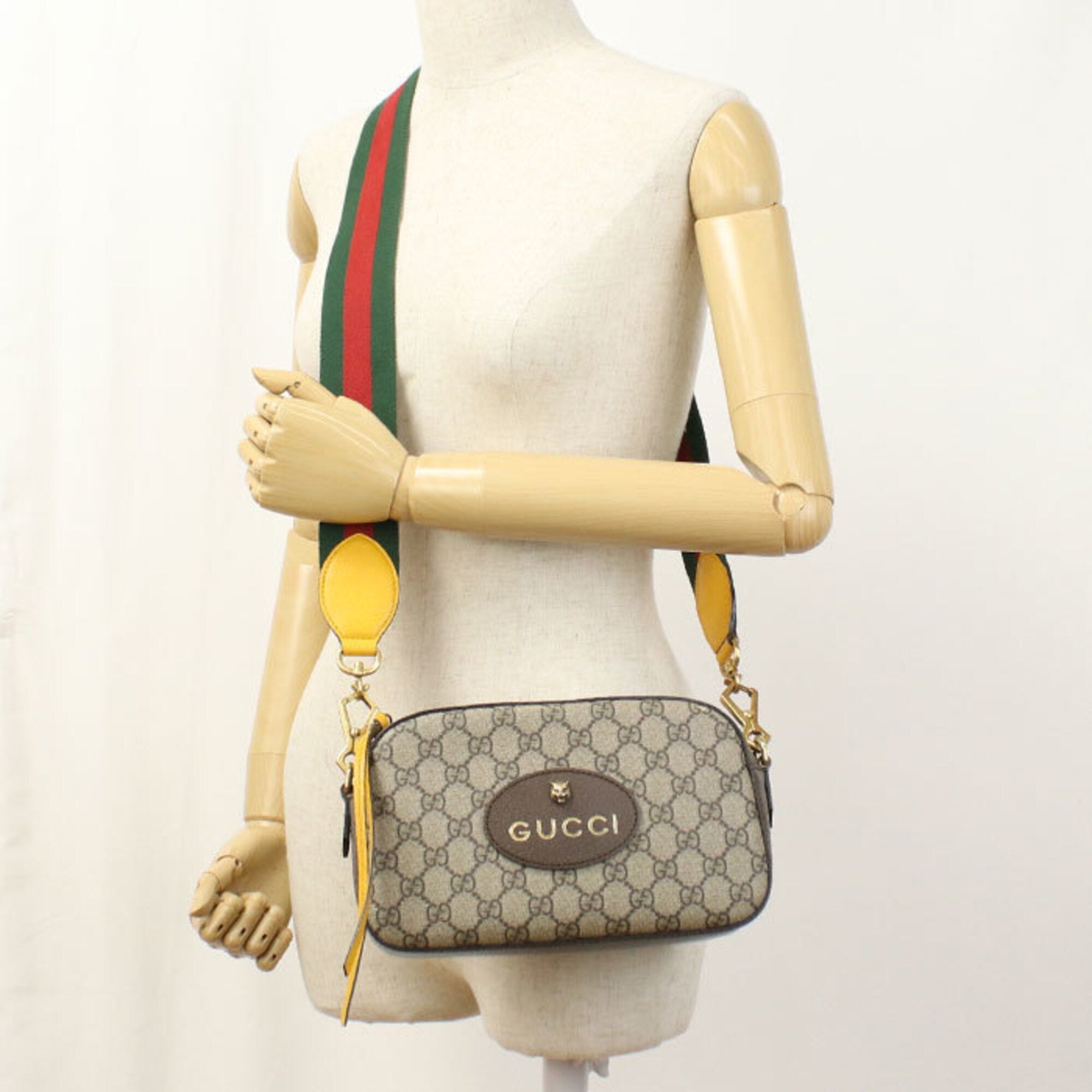 Gucci Beige Gg Supreme Messenger Bag Shoulder Bag (Pre-Owned)